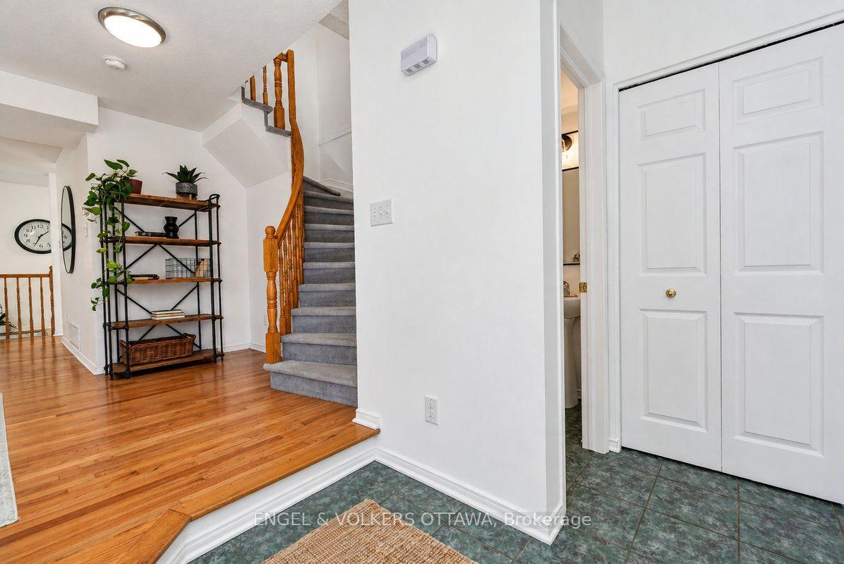 Photo 8 of 154 College Circle, Ottawa, Castle Heights — HOMEH
