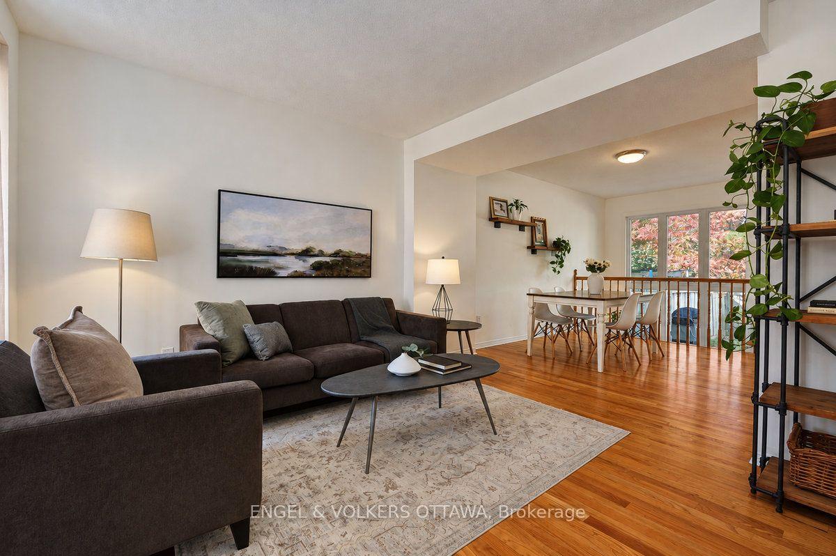 Photo 9 of 154 College Circle, Ottawa, Castle Heights — HOMEH