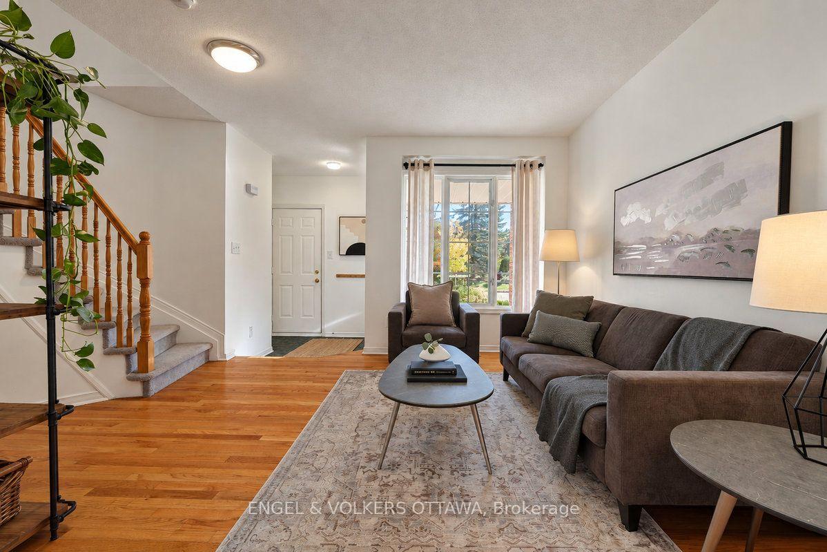 Photo 11 of 154 College Circle, Ottawa, Castle Heights — HOMEH