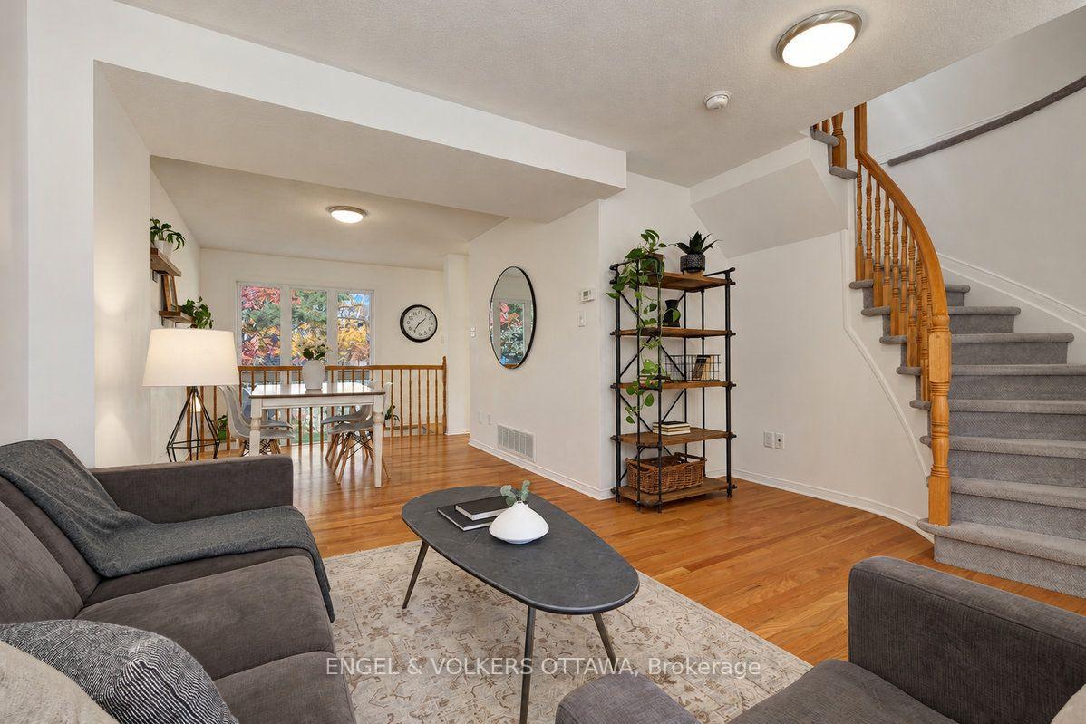 Photo 13 of 154 College Circle, Ottawa, Castle Heights — HOMEH