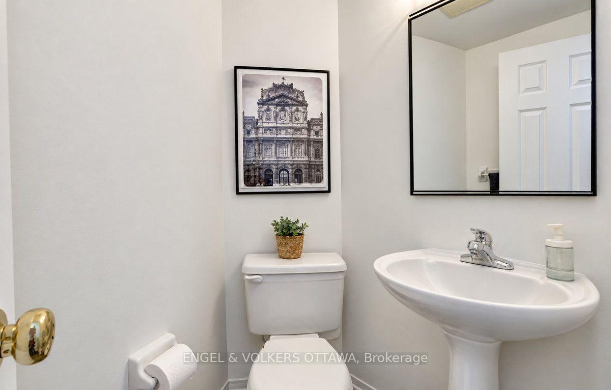 Photo 26 of 154 College Circle, Ottawa, Castle Heights — HOMEH