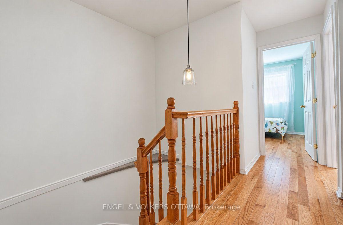 Photo 27 of 154 College Circle, Ottawa, Castle Heights — HOMEH