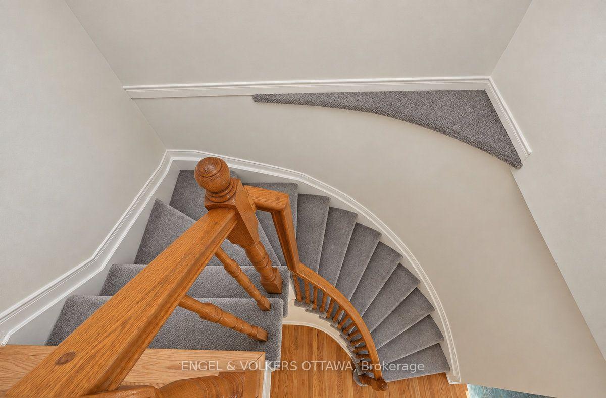 Photo 28 of 154 College Circle, Ottawa, Castle Heights — HOMEH