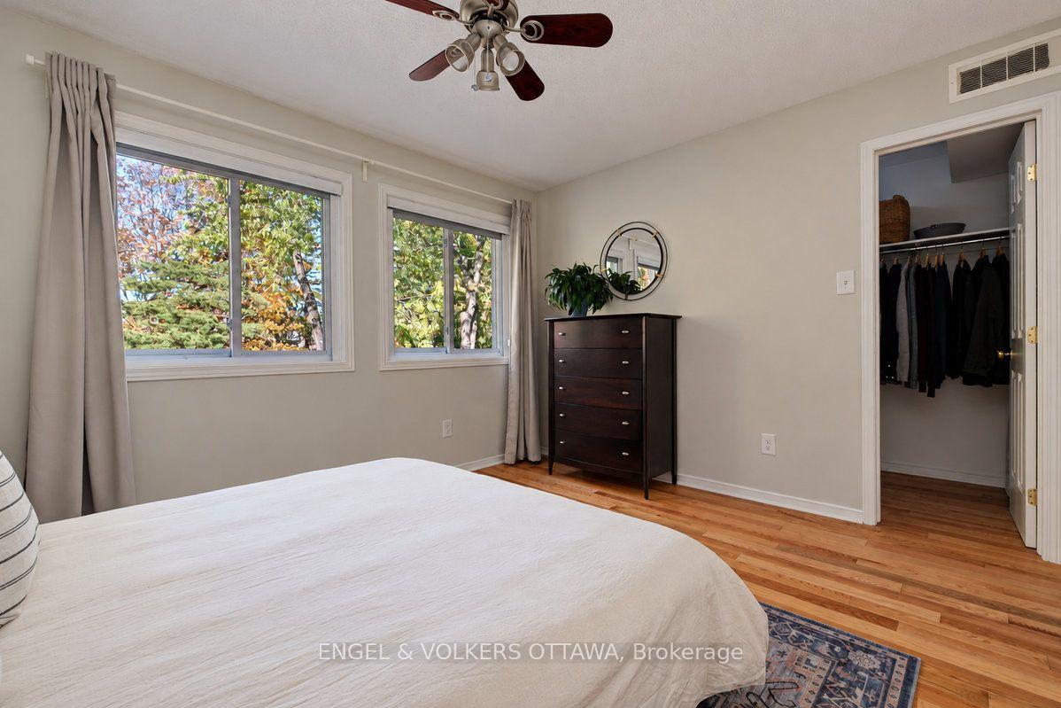 Photo 30 of 154 College Circle, Ottawa, Castle Heights — HOMEH