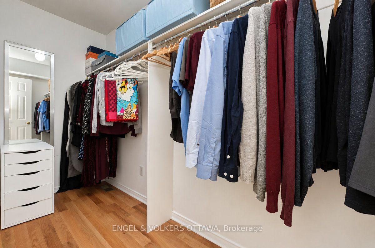 Photo 31 of 154 College Circle, Ottawa, Castle Heights — HOMEH