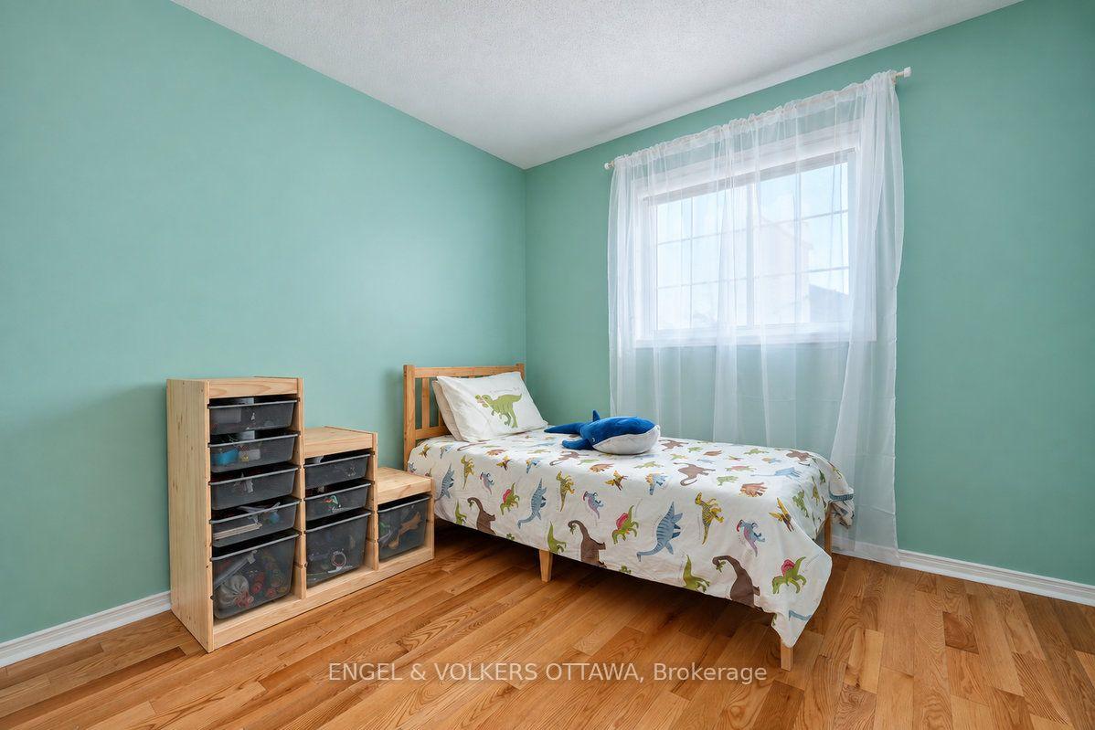 Photo 34 of 154 College Circle, Ottawa, Castle Heights — HOMEH