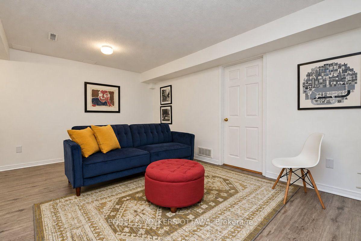 Photo 36 of 154 College Circle, Ottawa, Castle Heights — HOMEH