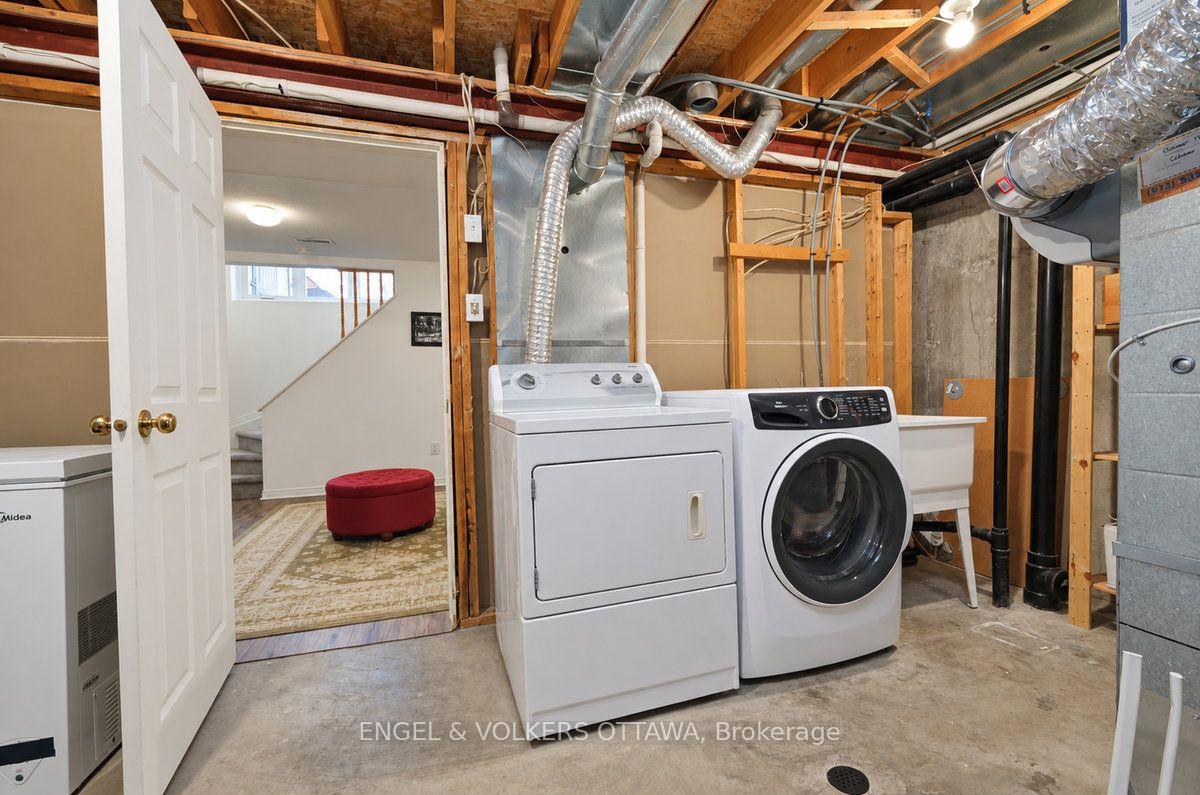 Photo 41 of 154 College Circle, Ottawa, Castle Heights — HOMEH