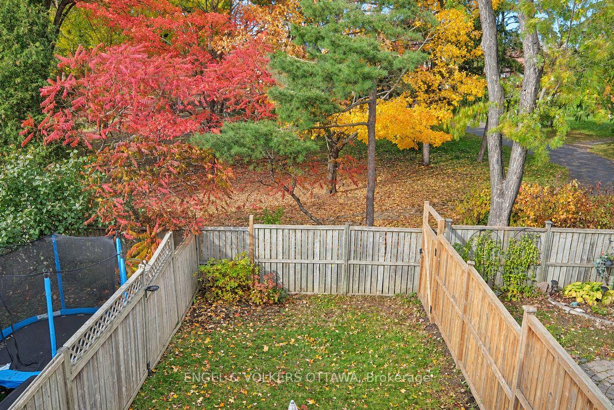 Photo 42 of 154 College Circle, Ottawa, Castle Heights — HOMEH