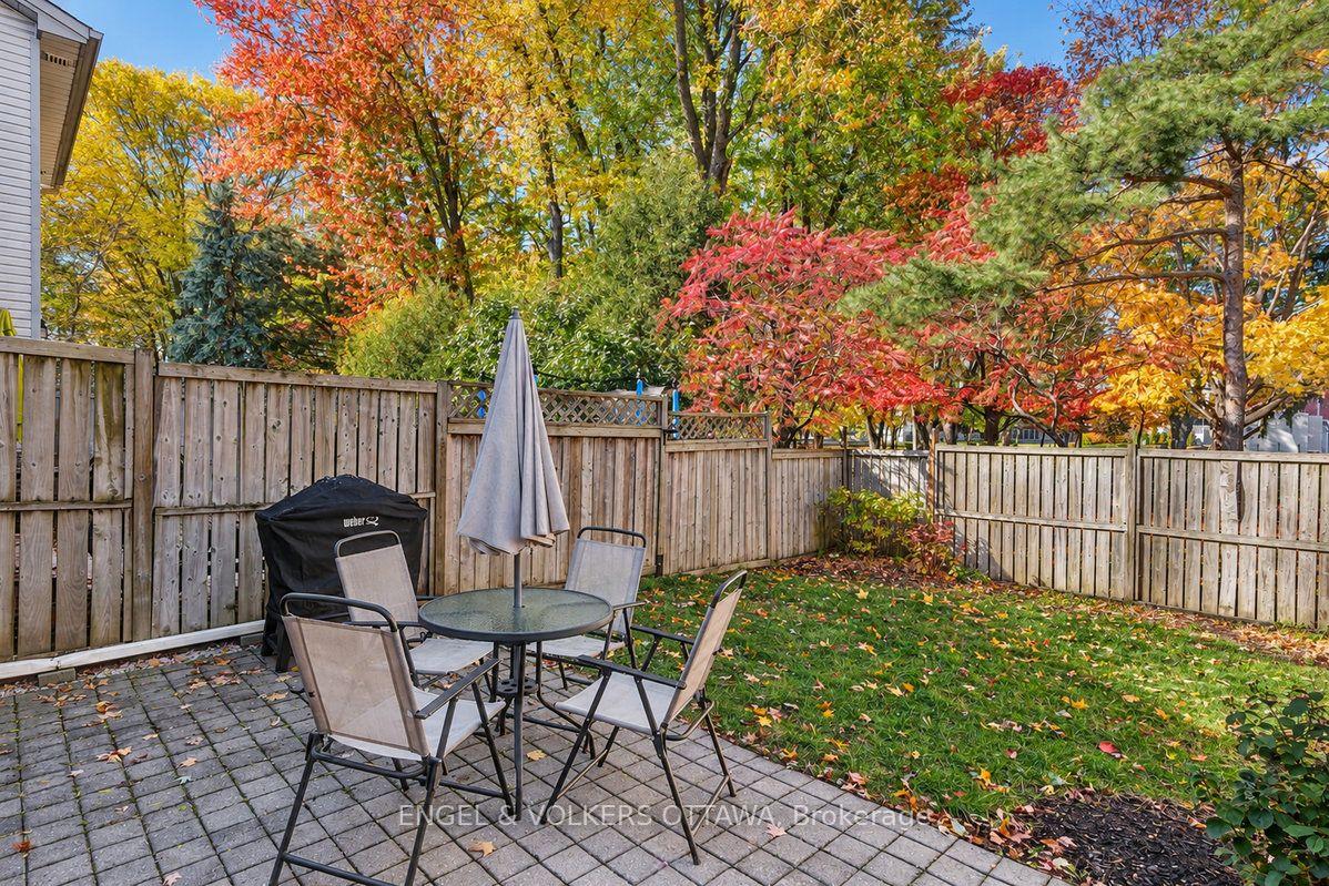 Photo 43 of 154 College Circle, Ottawa, Castle Heights — HOMEH