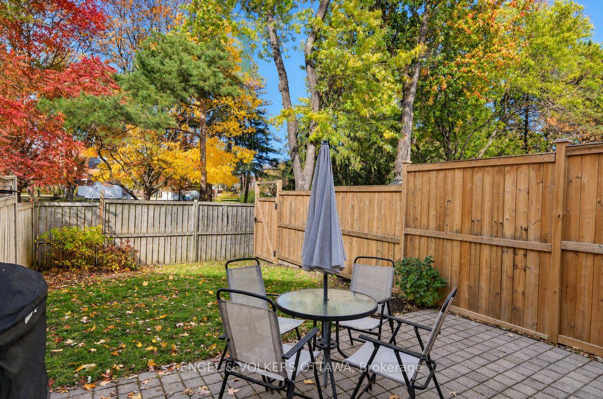 Photo 44 of 154 College Circle, Ottawa, Castle Heights — HOMEH