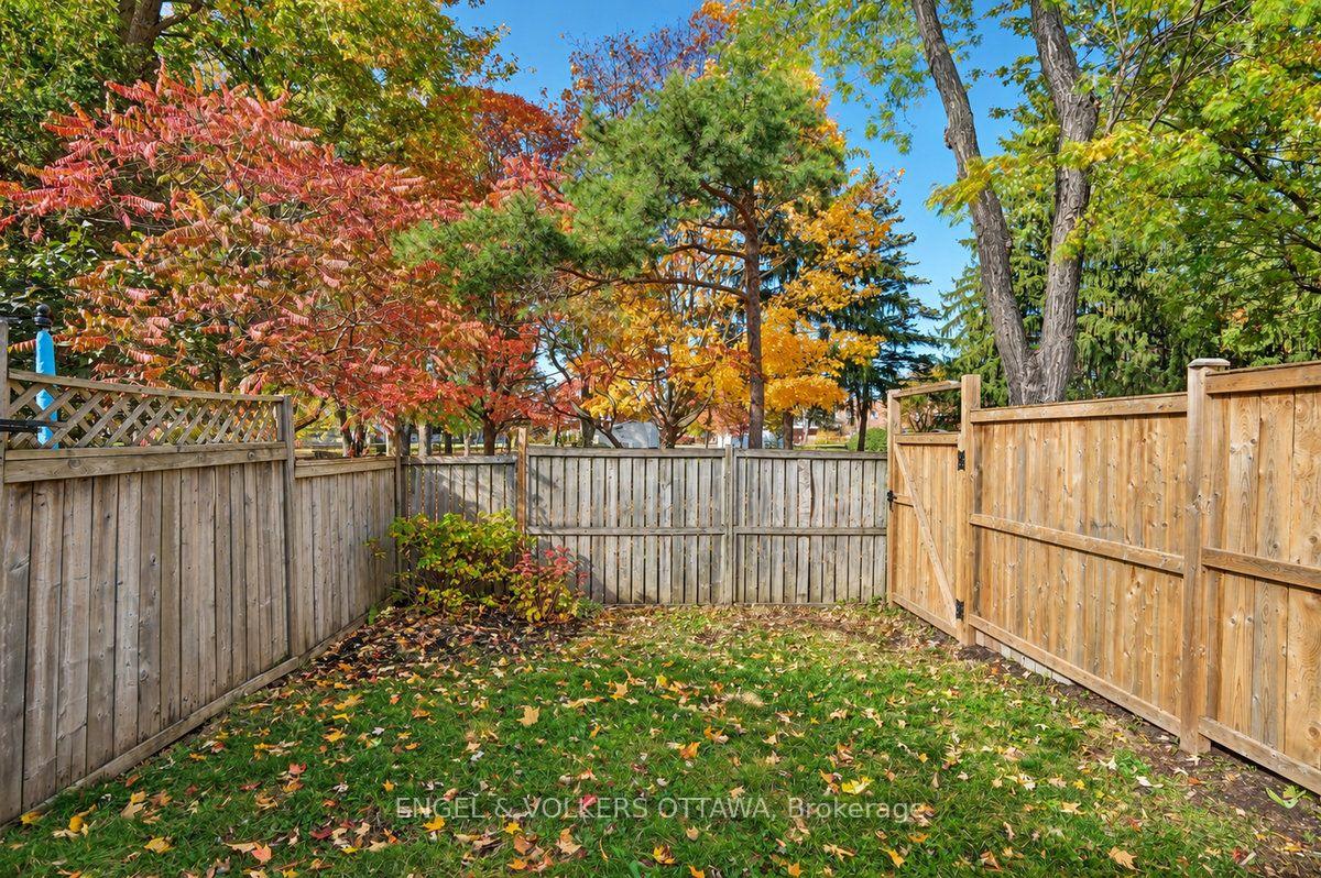 Photo 45 of 154 College Circle, Ottawa, Castle Heights — HOMEH