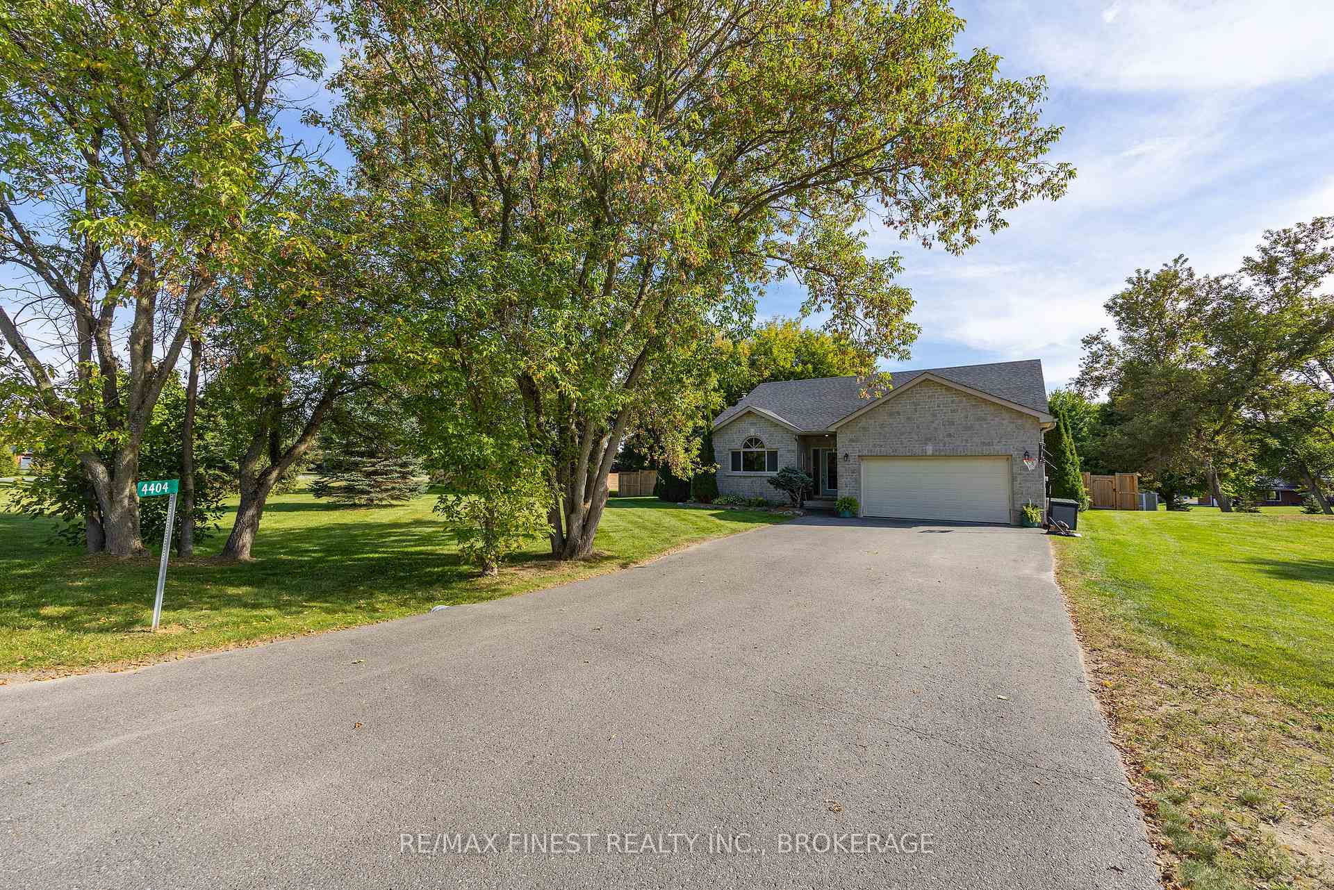 Photo 2 of 4404 Ashwood Drive, Frontenac, Frontenac South — HOMEH