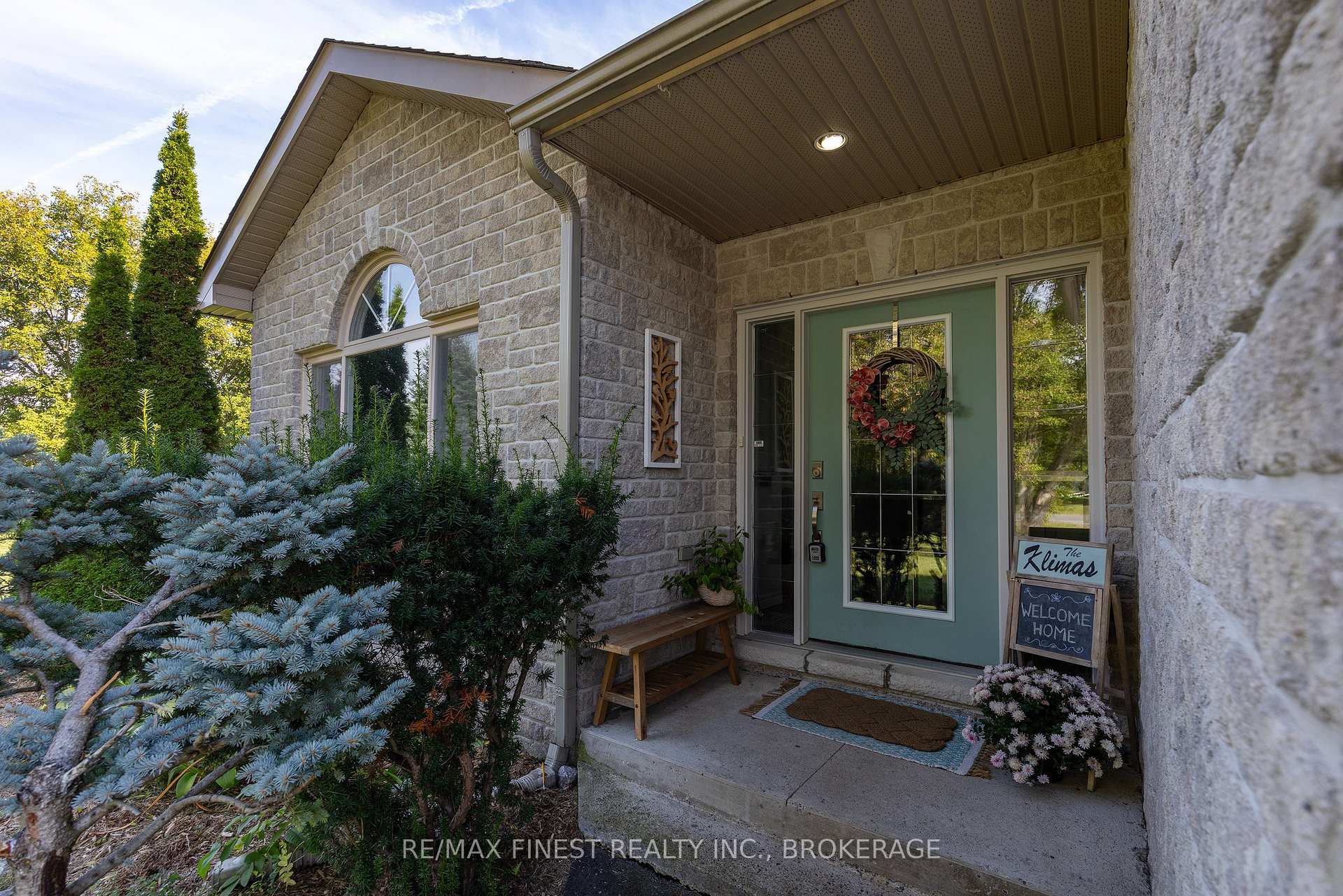 Photo 3 of 4404 Ashwood Drive, Frontenac, Frontenac South — HOMEH