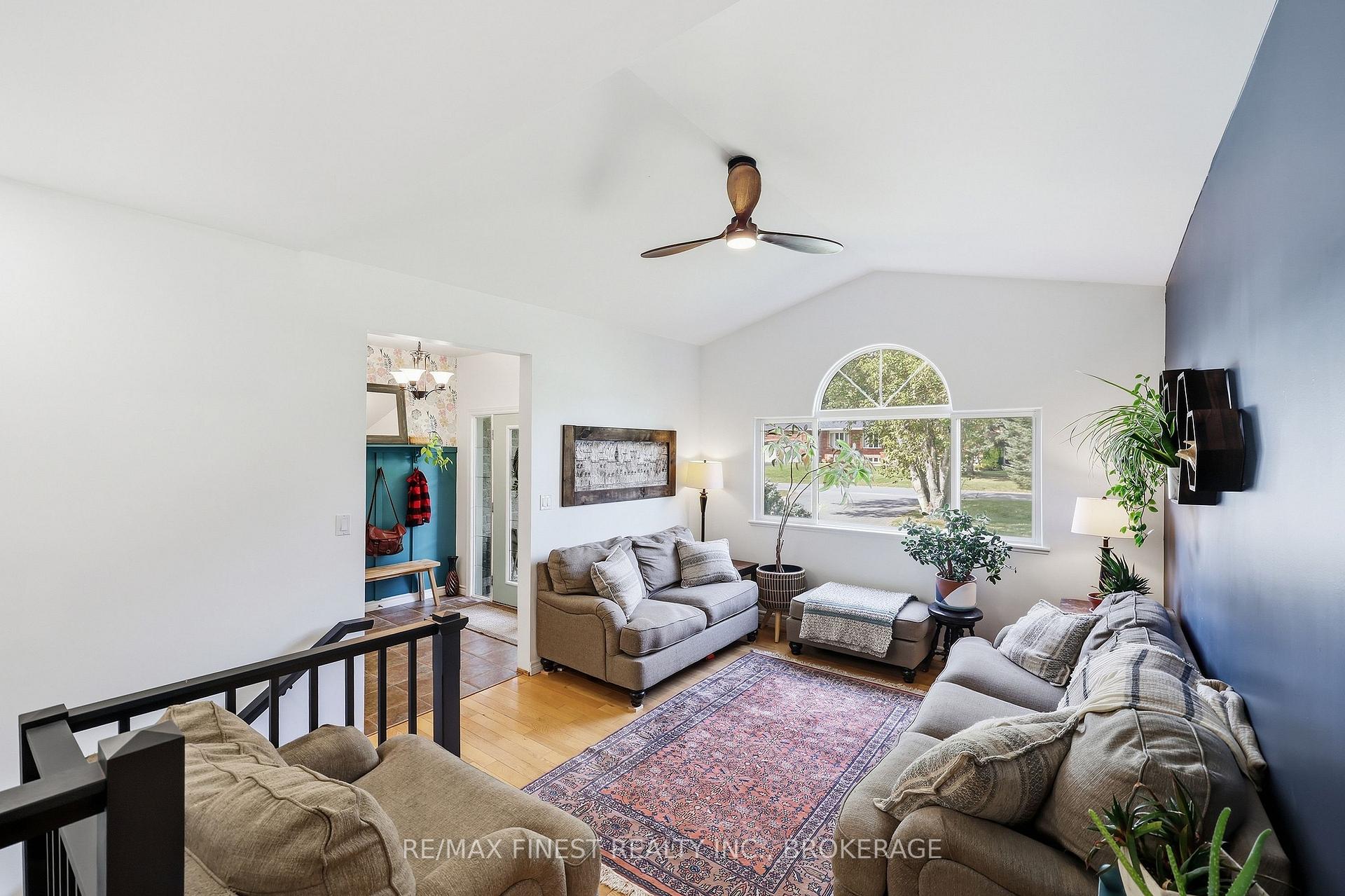 Photo 7 of 4404 Ashwood Drive, Frontenac, Frontenac South — HOMEH