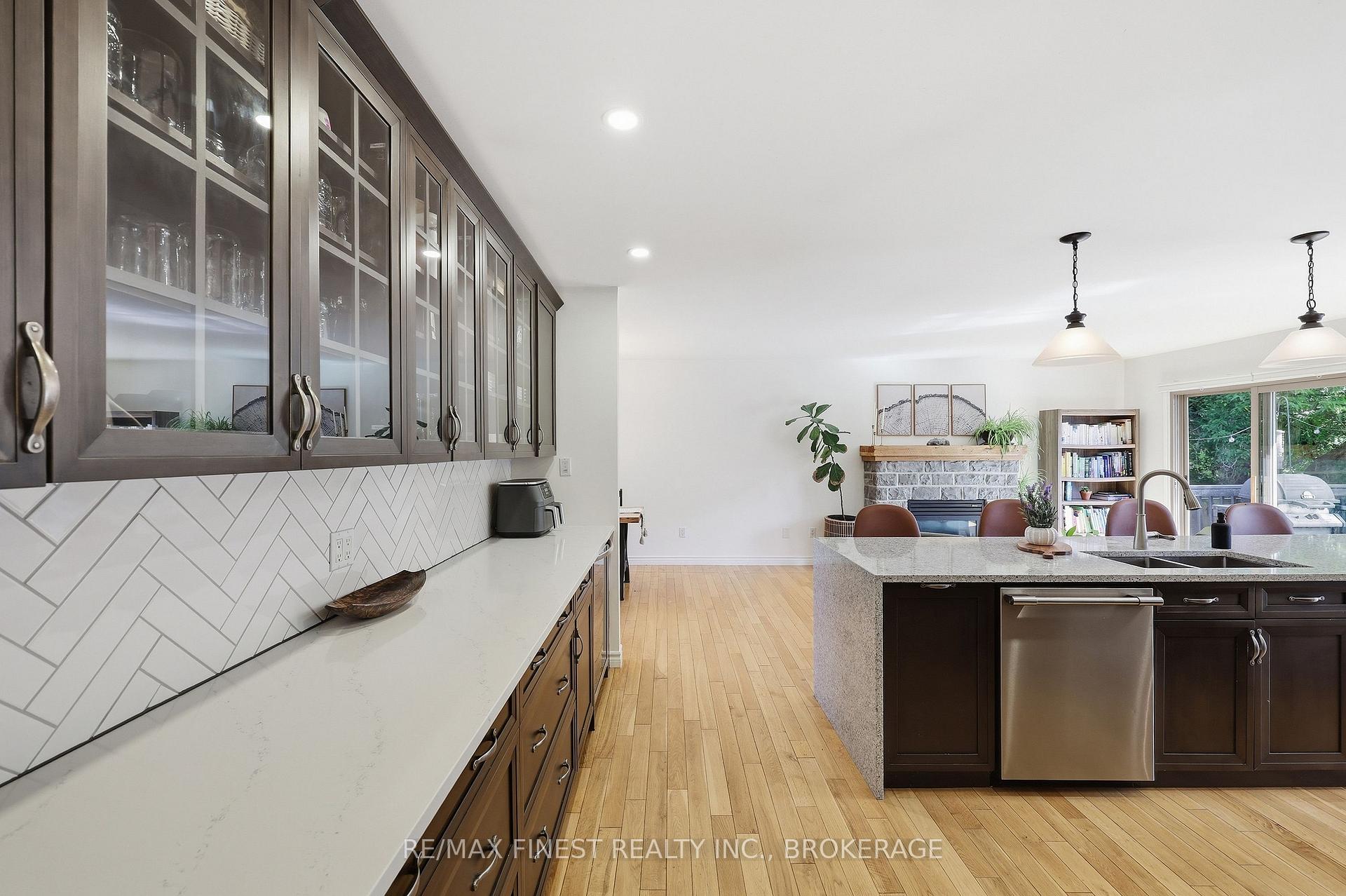 Photo 11 of 4404 Ashwood Drive, Frontenac, Frontenac South — HOMEH