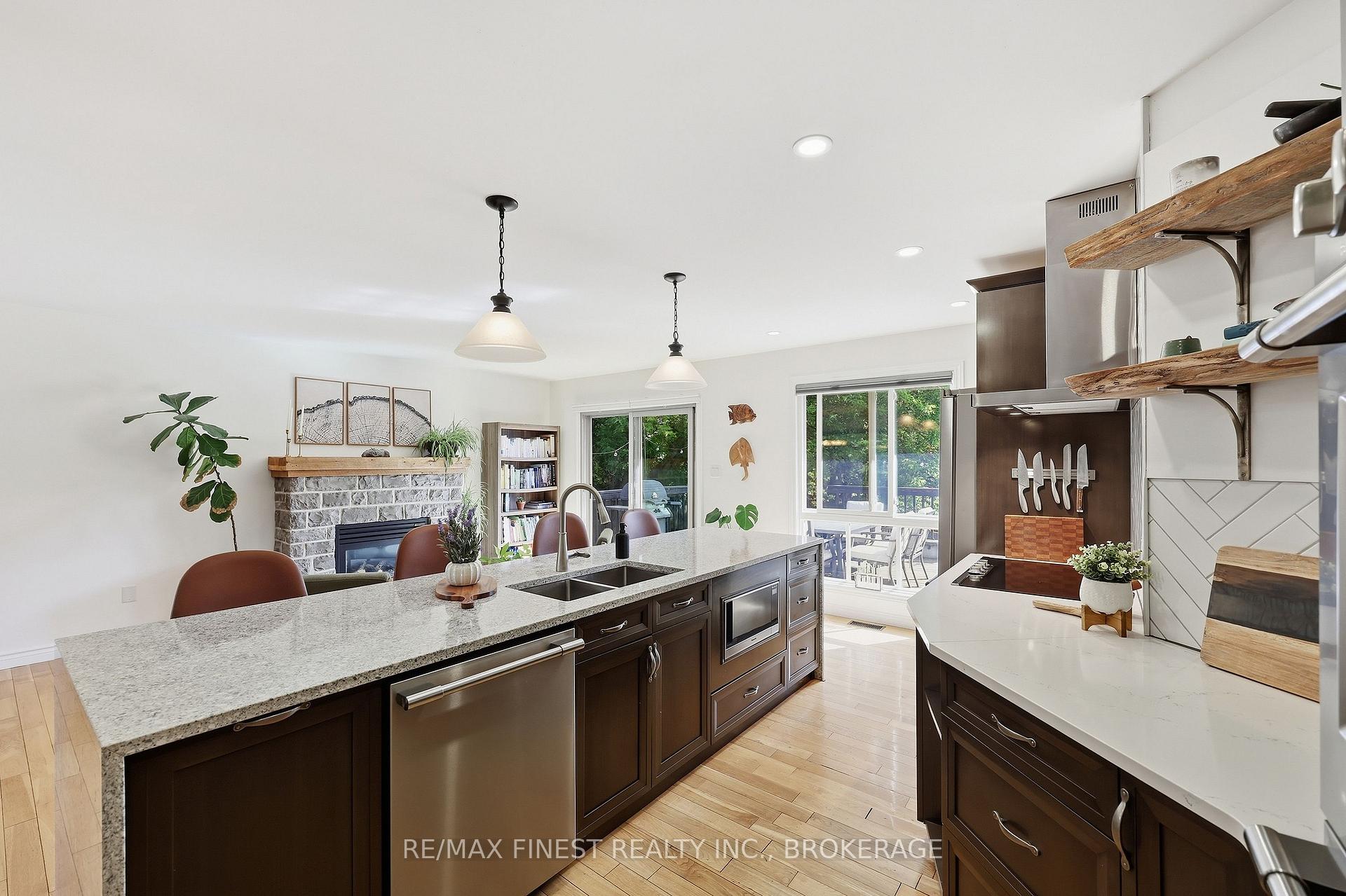 Photo 12 of 4404 Ashwood Drive, Frontenac, Frontenac South — HOMEH