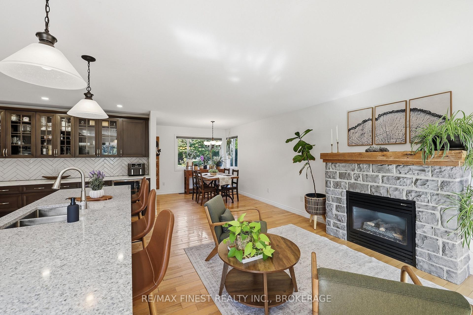 Photo 16 of 4404 Ashwood Drive, Frontenac, Frontenac South — HOMEH