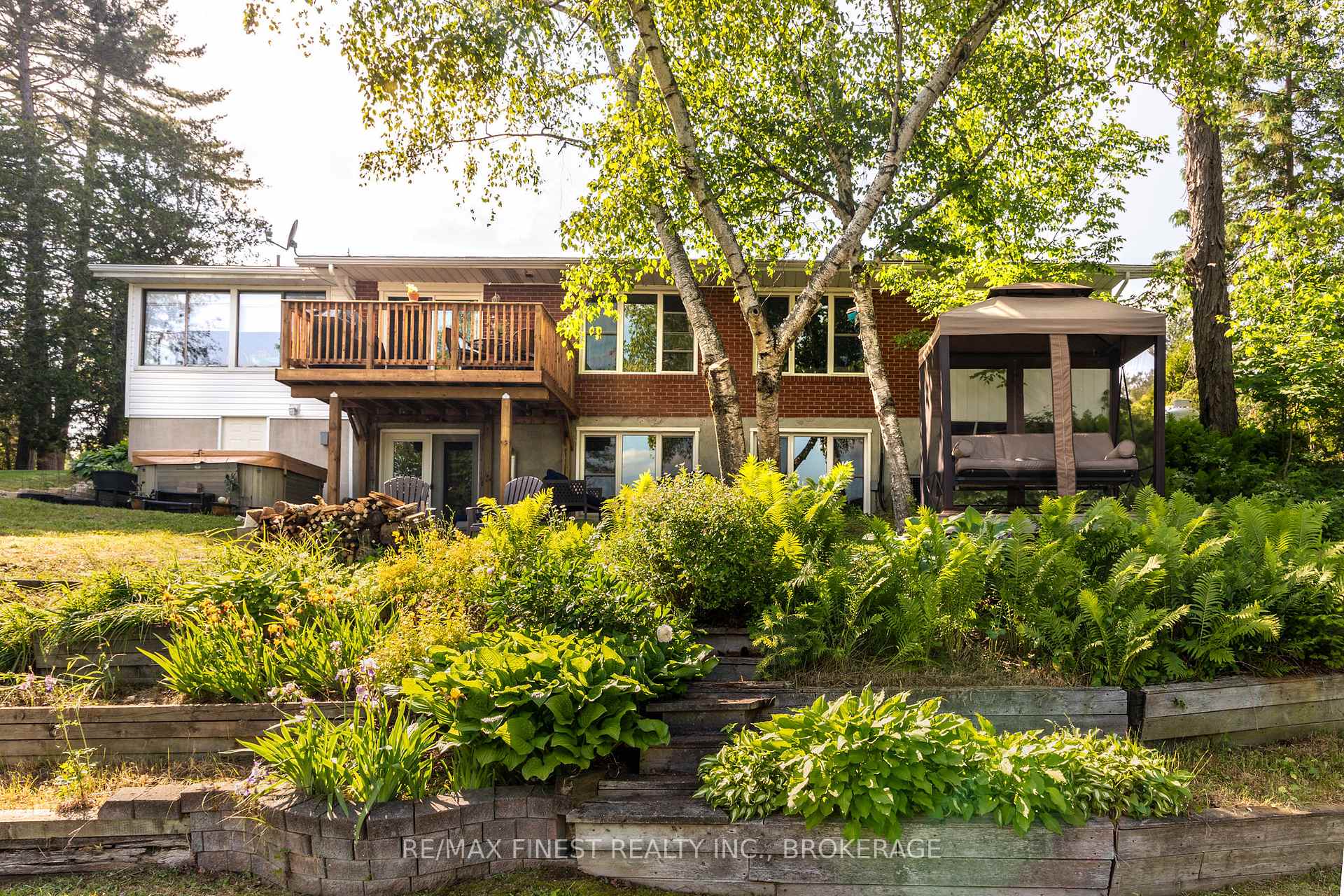 Photo 2 of 1016 Jewel Road, Frontenac, Frontenac North — HOMEH