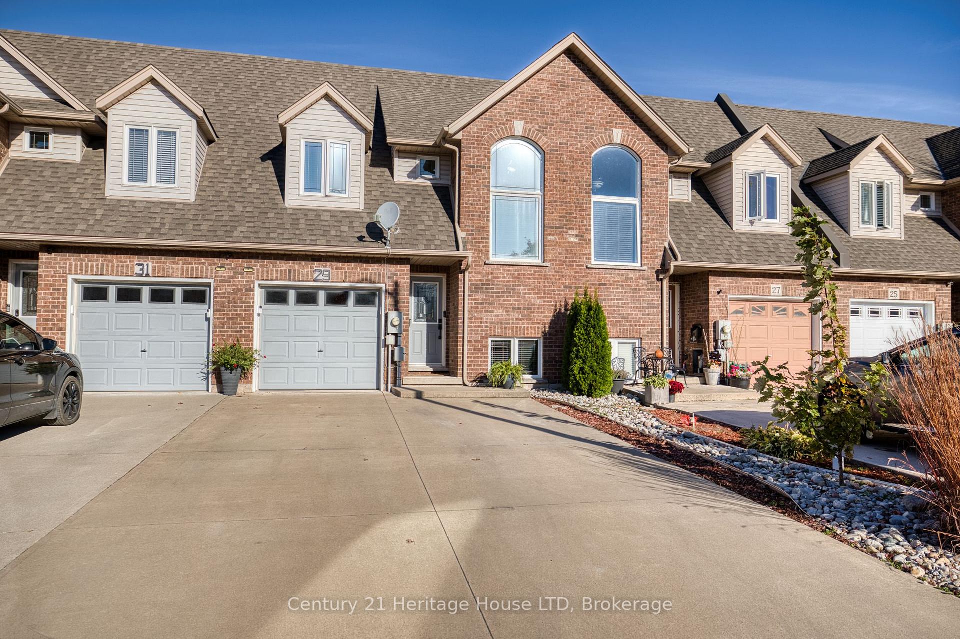 Photo 1 of 29 Bluegrass Crescent, St. Catharines, Oakdale — HOMEH