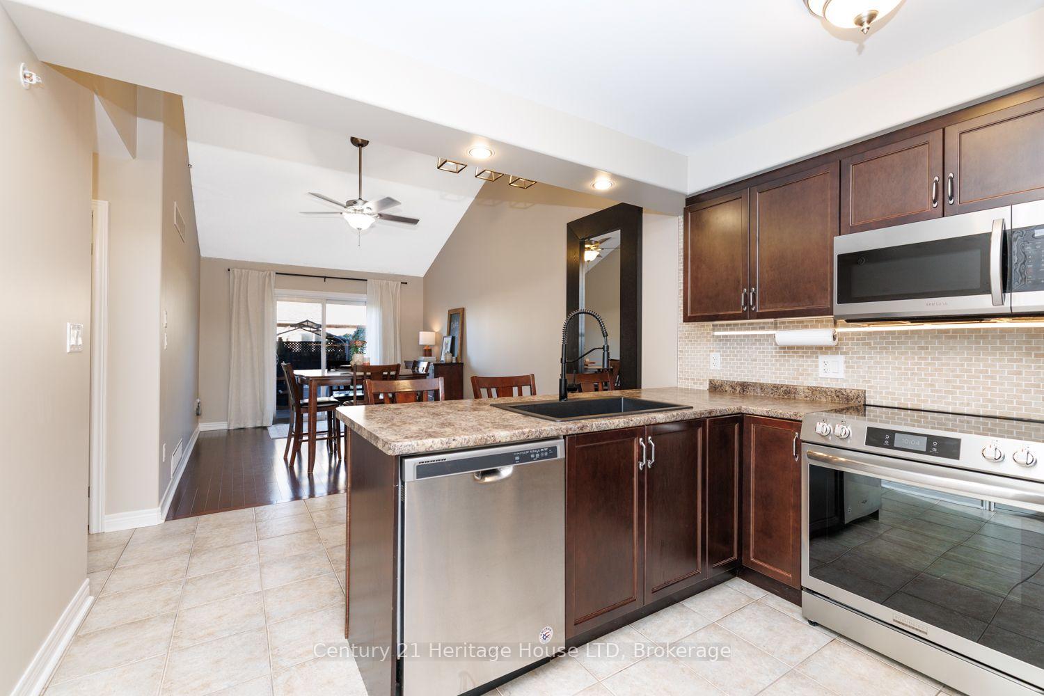 Photo 6 of 29 Bluegrass Crescent, St. Catharines, Oakdale — HOMEH
