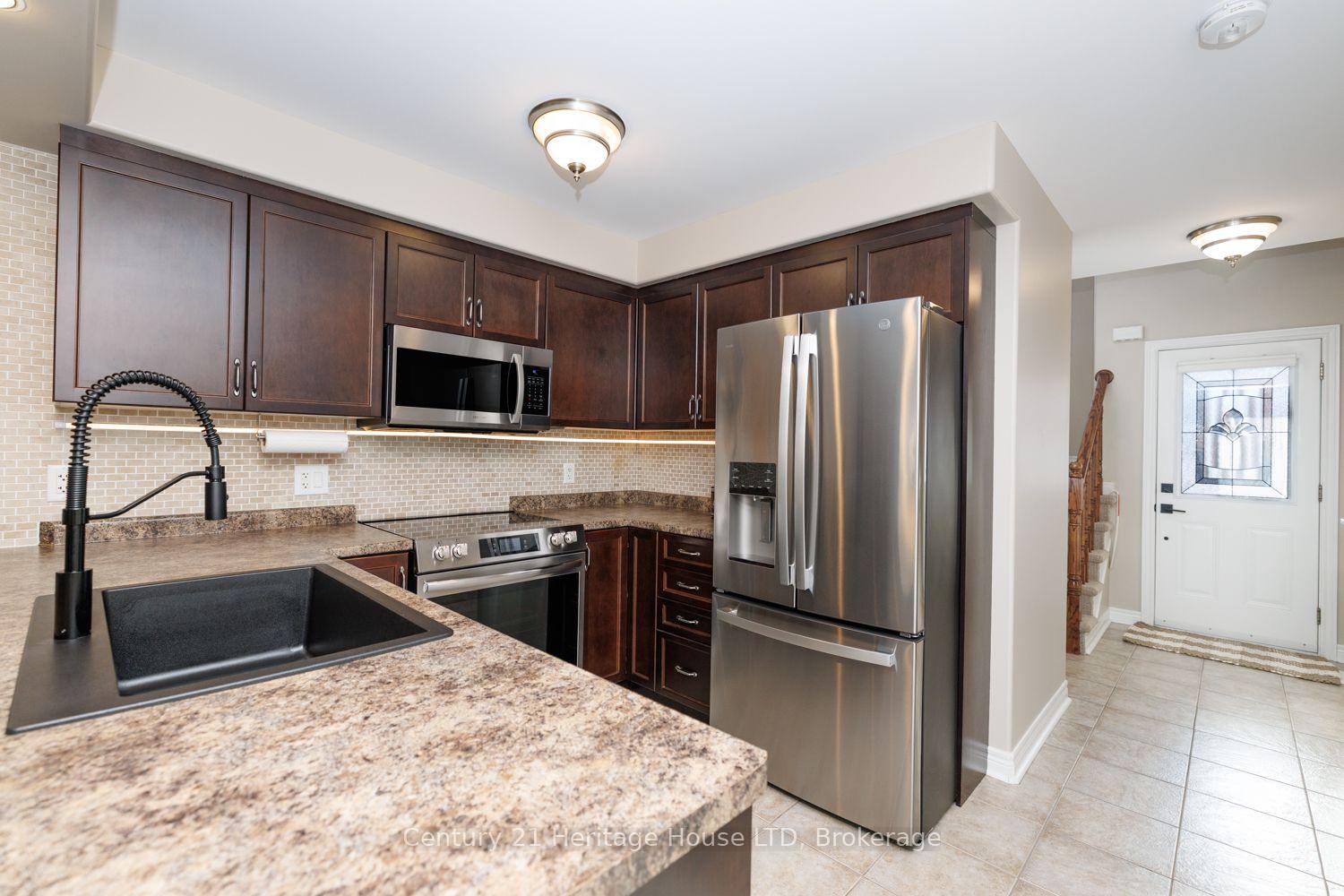 Photo 8 of 29 Bluegrass Crescent, St. Catharines, Oakdale — HOMEH