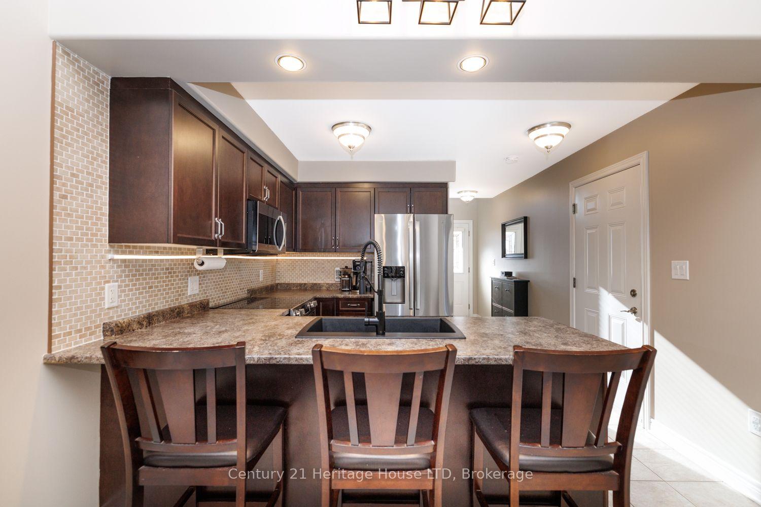 Photo 9 of 29 Bluegrass Crescent, St. Catharines, Oakdale — HOMEH