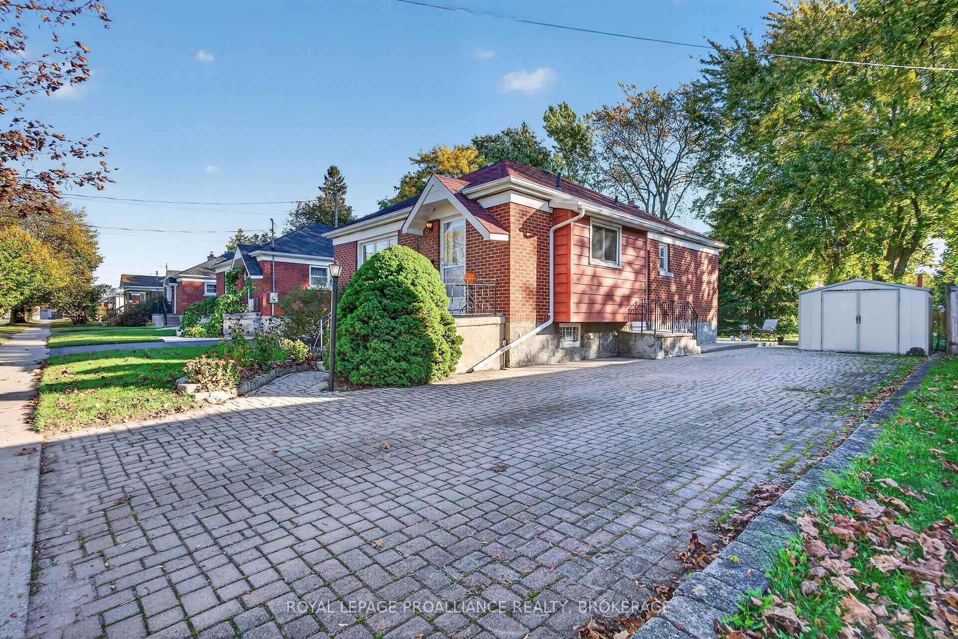 Photo 3 of 917 Victoria Street, Kingston, East of Sir John A. Blvd — HOMEH