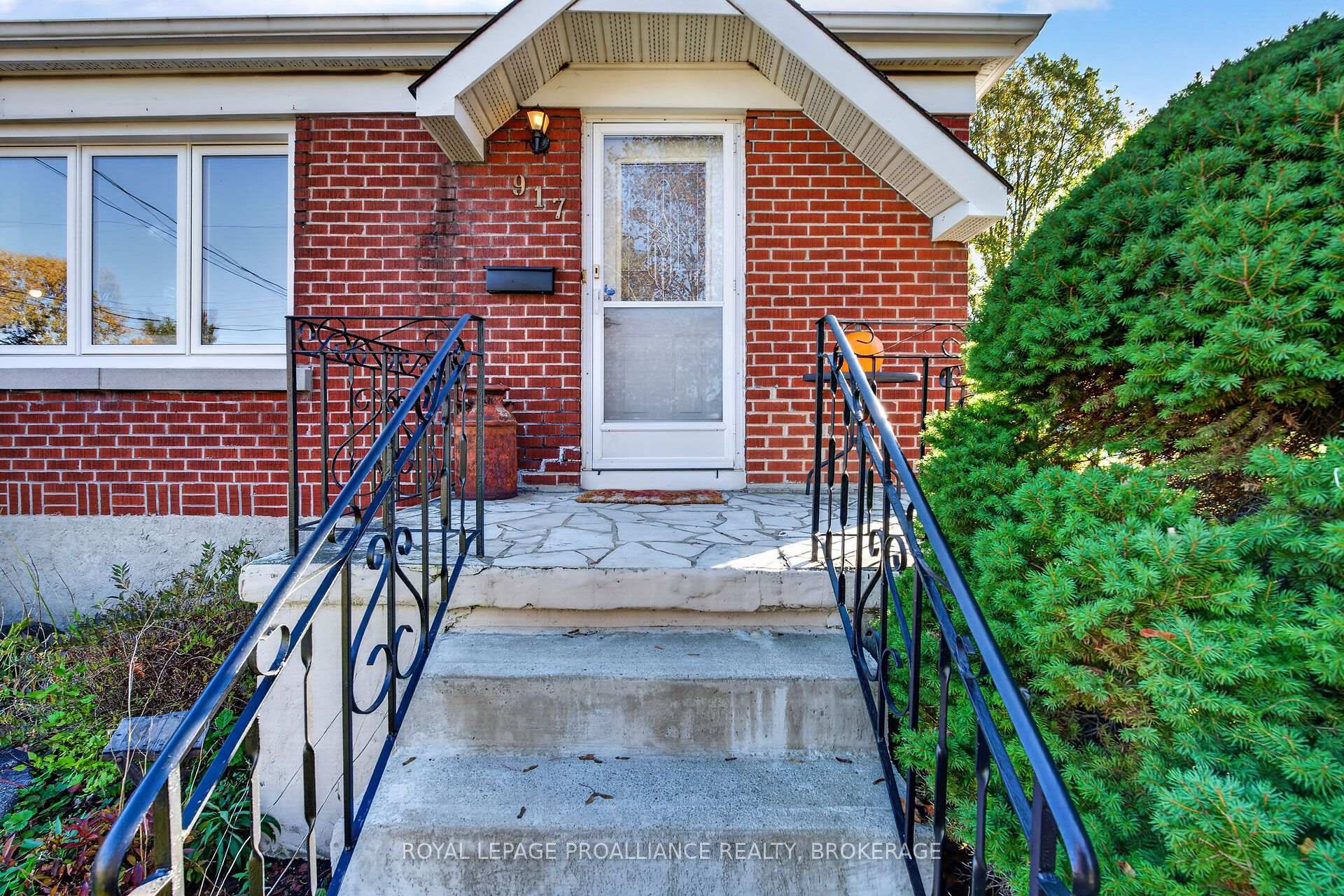 Photo 5 of 917 Victoria Street, Kingston, East of Sir John A. Blvd — HOMEH