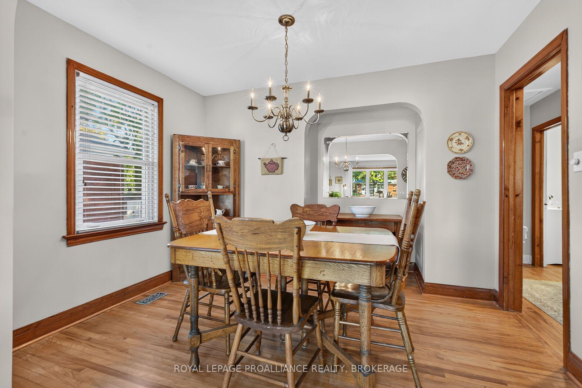 Photo 10 of 917 Victoria Street, Kingston, East of Sir John A. Blvd — HOMEH