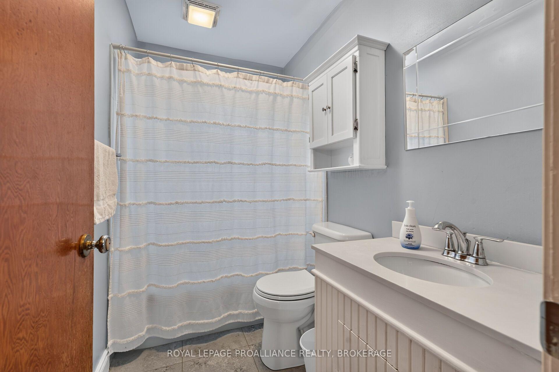 Photo 19 of 917 Victoria Street, Kingston, East of Sir John A. Blvd — HOMEH