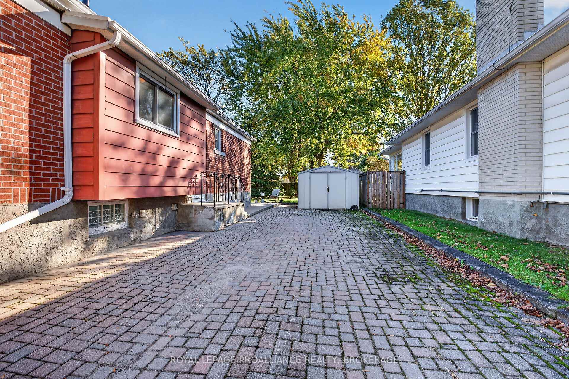Photo 32 of 917 Victoria Street, Kingston, East of Sir John A. Blvd — HOMEH