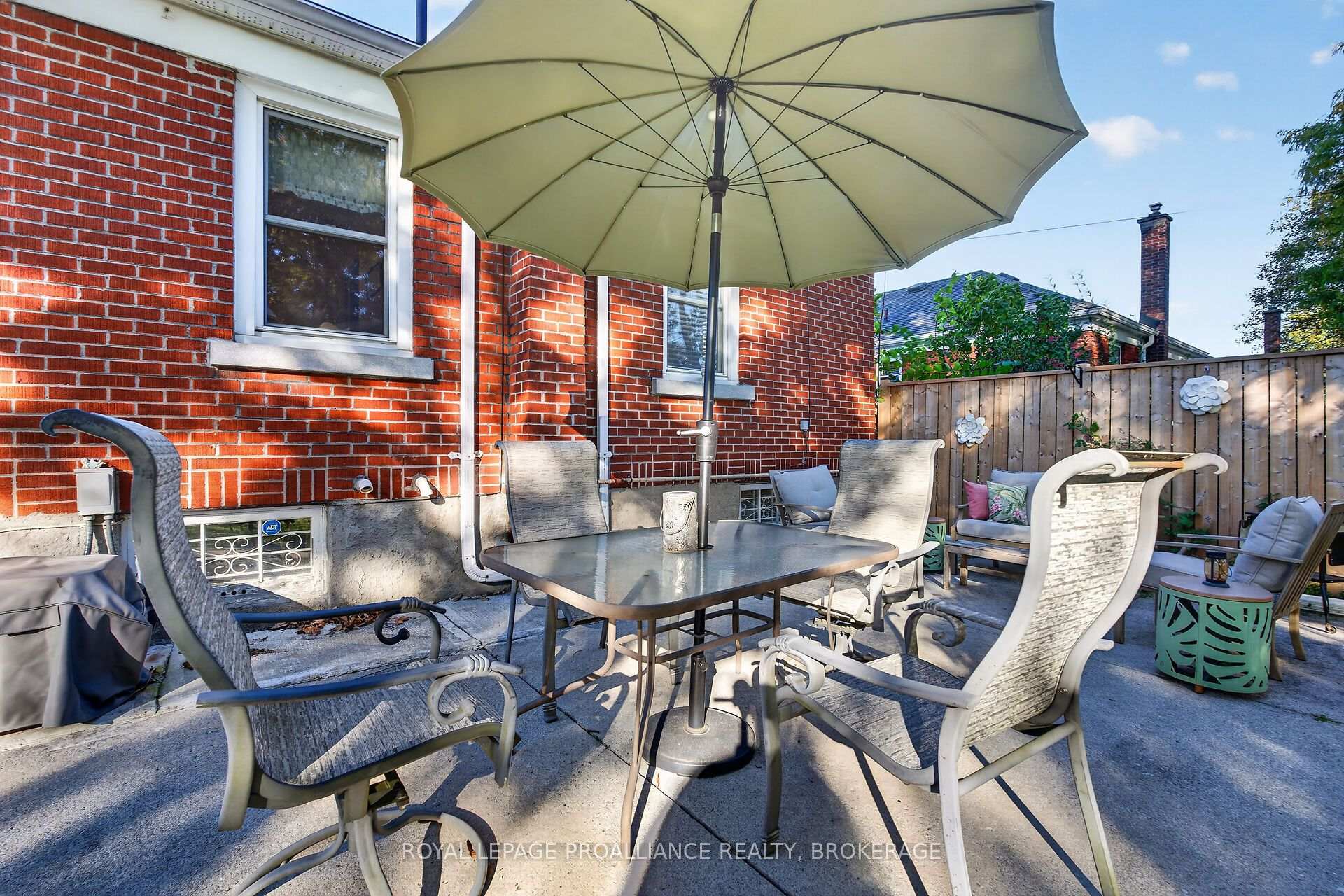 Photo 34 of 917 Victoria Street, Kingston, East of Sir John A. Blvd — HOMEH