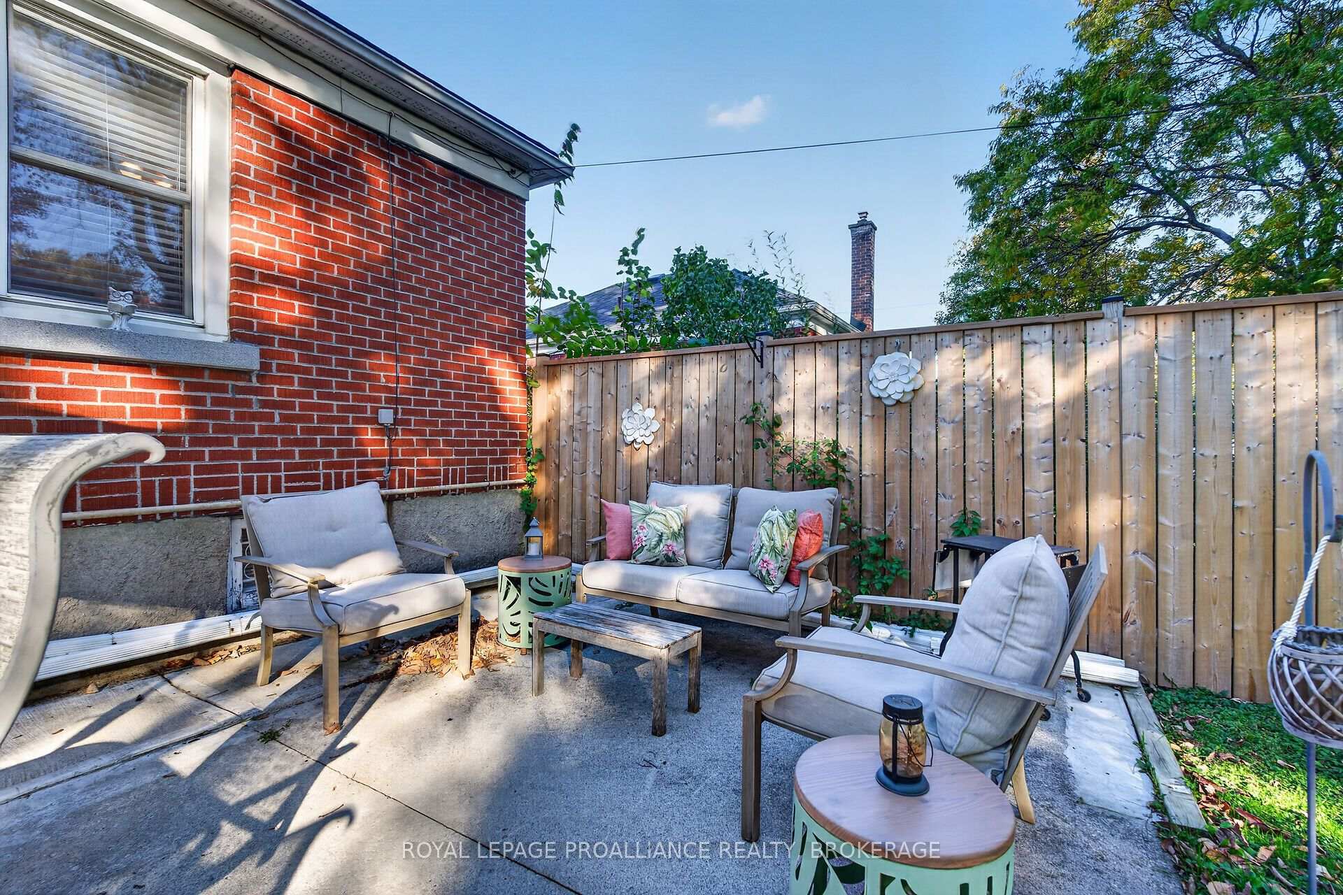 Photo 35 of 917 Victoria Street, Kingston, East of Sir John A. Blvd — HOMEH