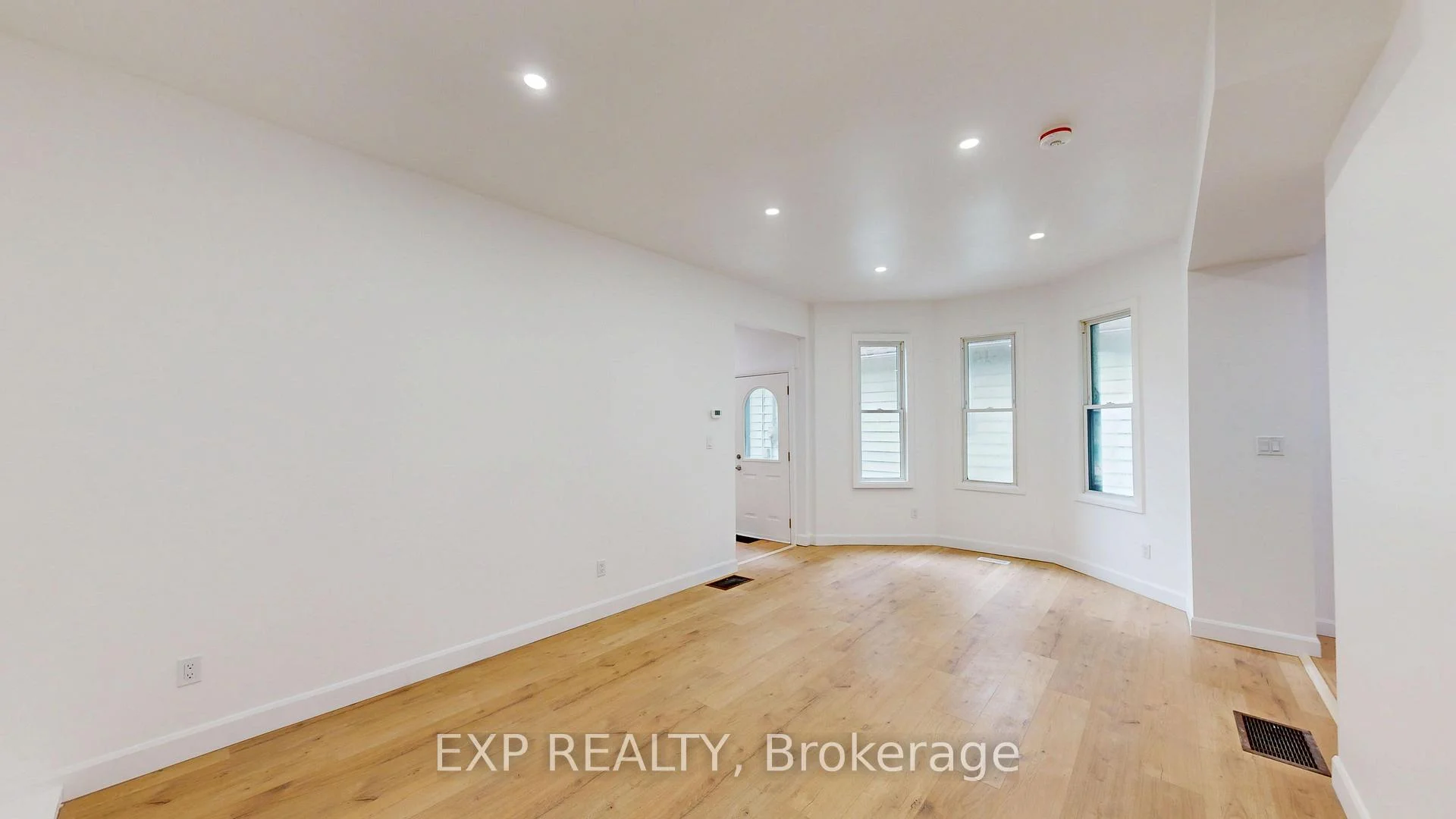 Photo 9 of 686 Elias Street, London, East G — HOMEH