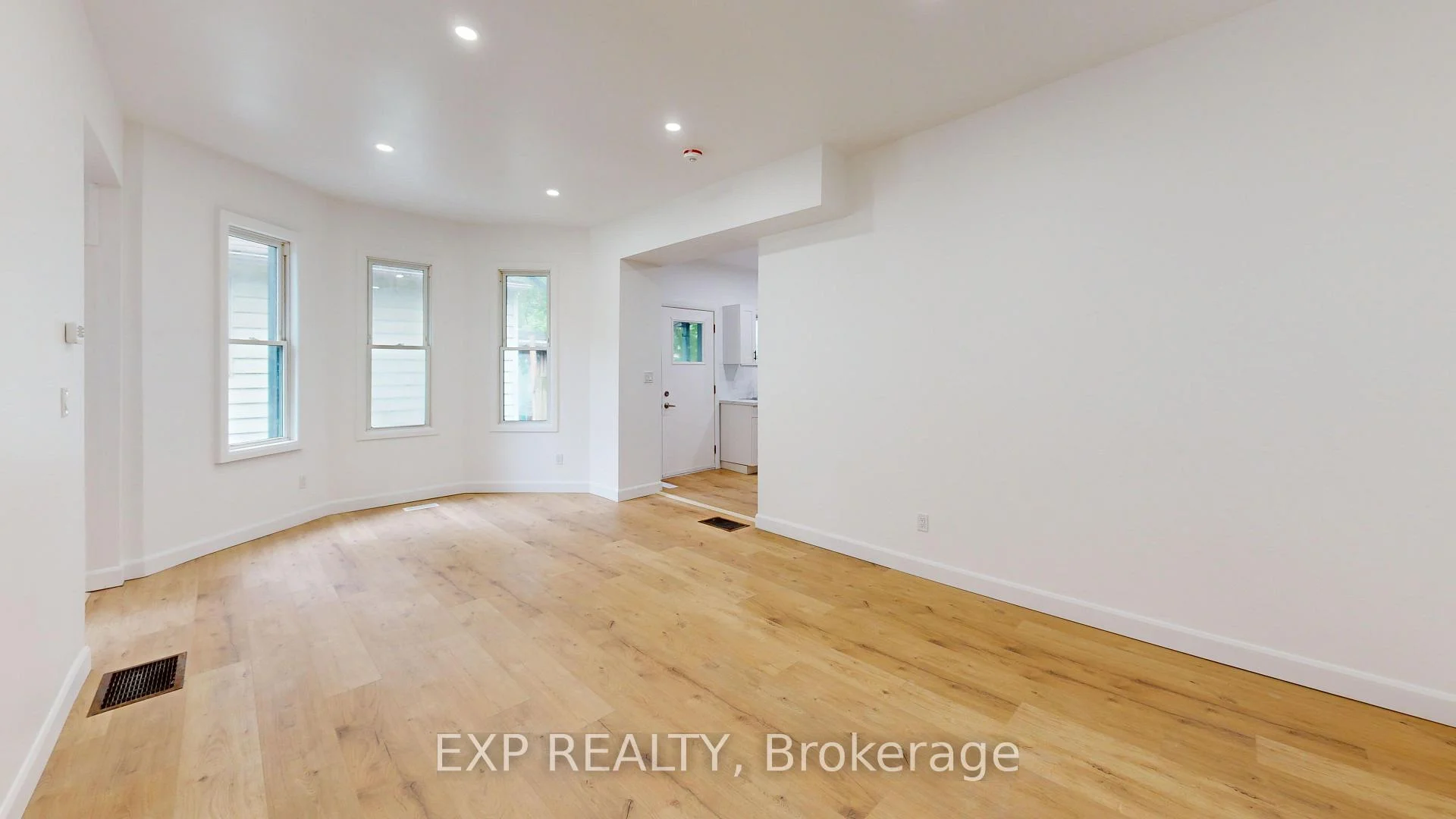 Photo 12 of 686 Elias Street, London, East G — HOMEH