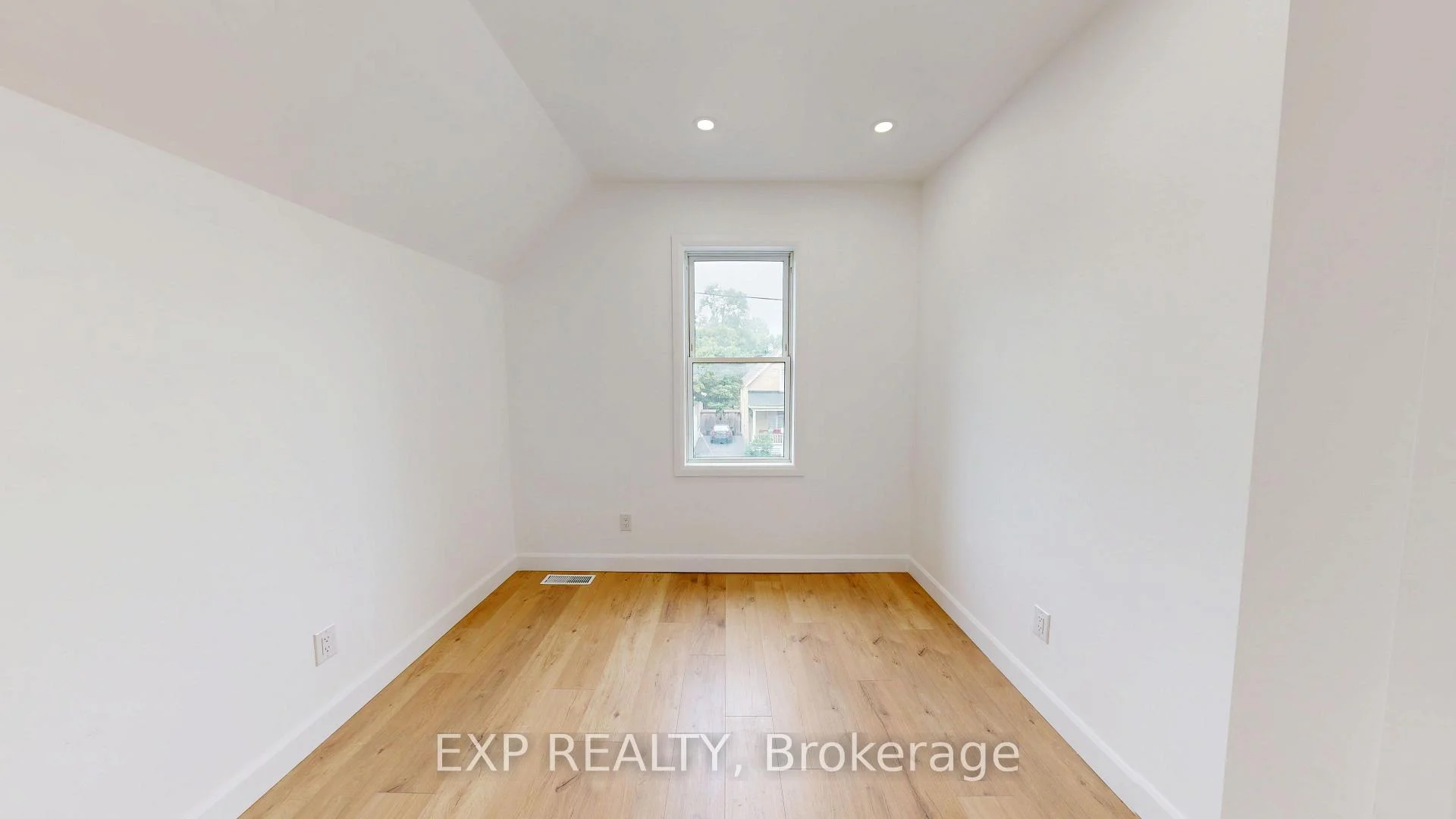 Photo 35 of 686 Elias Street, London, East G — HOMEH