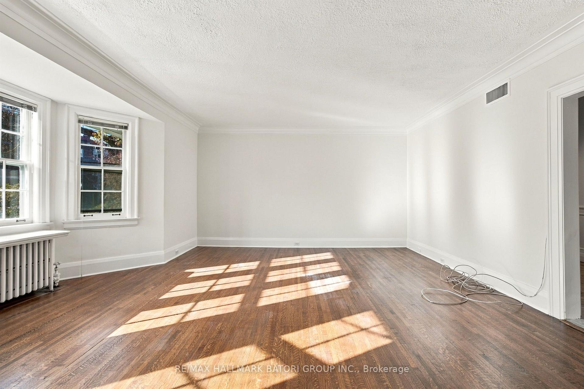 Photo 5 of Unit Main, 479 Oriole Parkway, Toronto, Yonge-Eglinton — HOMEH