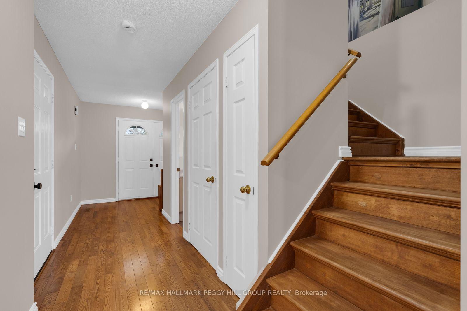 Photo 3 of 10 Kate Aitken Crescent, New Tecumseth, Beeton — HOMEH