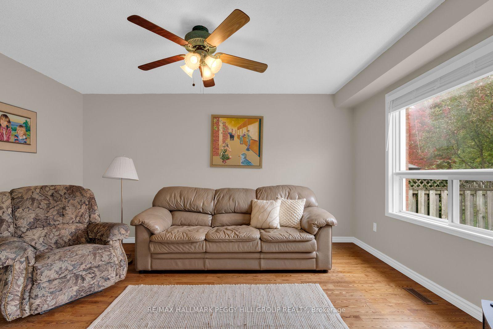 Photo 4 of 10 Kate Aitken Crescent, New Tecumseth, Beeton — HOMEH