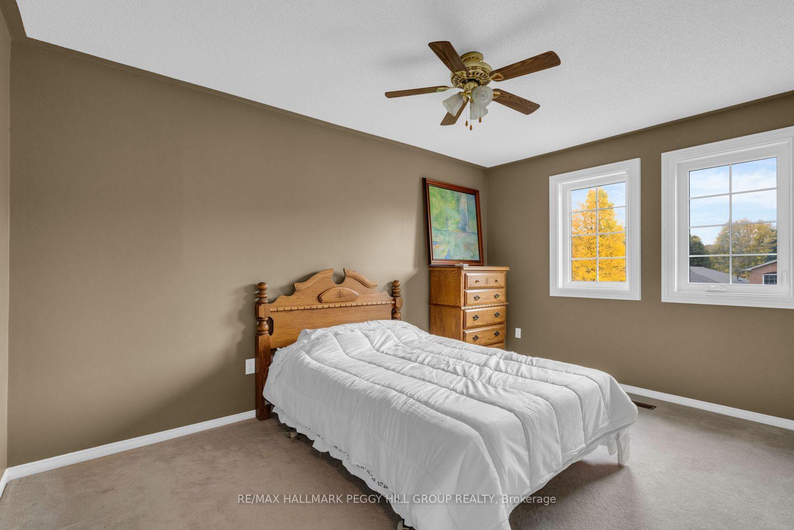Photo 11 of 10 Kate Aitken Crescent, New Tecumseth, Beeton — HOMEH
