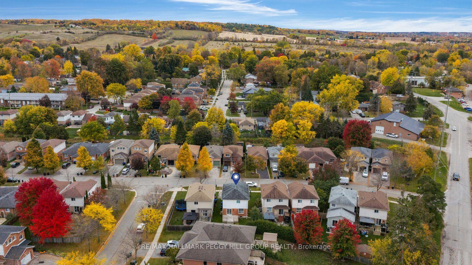 Photo 17 of 10 Kate Aitken Crescent, New Tecumseth, Beeton — HOMEH