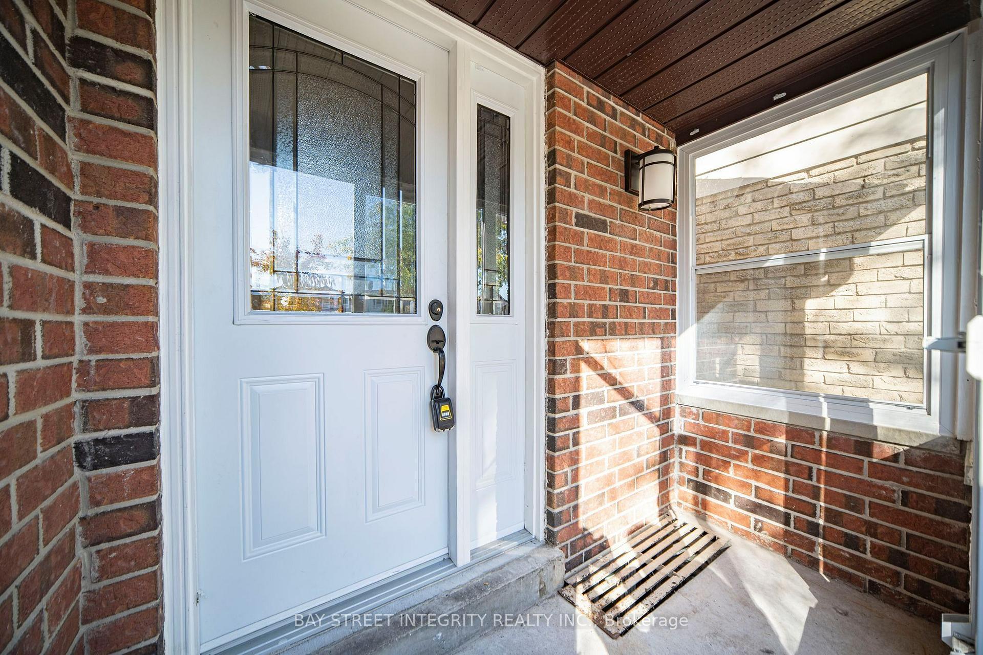 Photo 3 of 28 Fawndale Crescent, Scarborough, Steeles — HOMEH