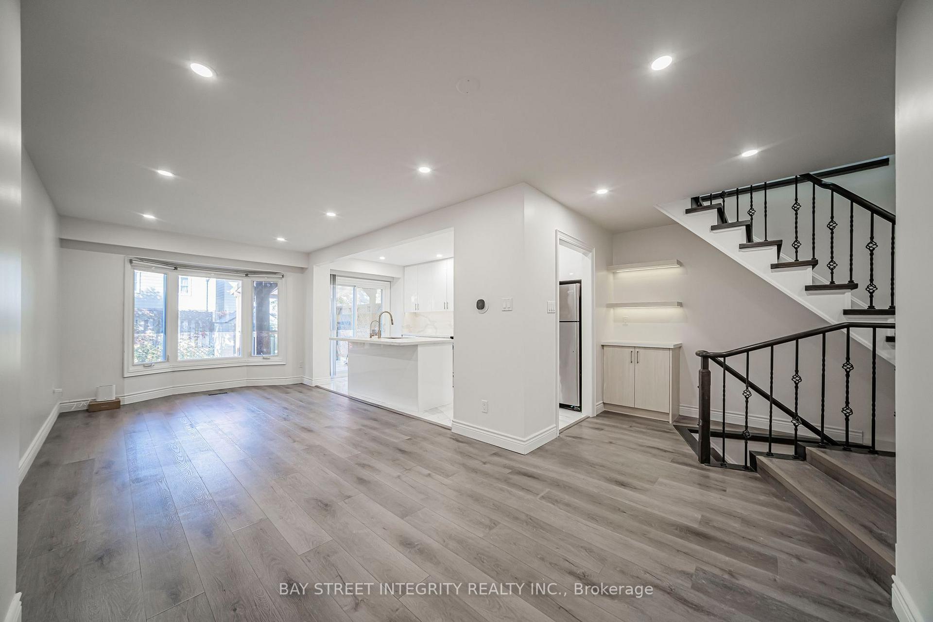 Photo 4 of 28 Fawndale Crescent, Scarborough, Steeles — HOMEH