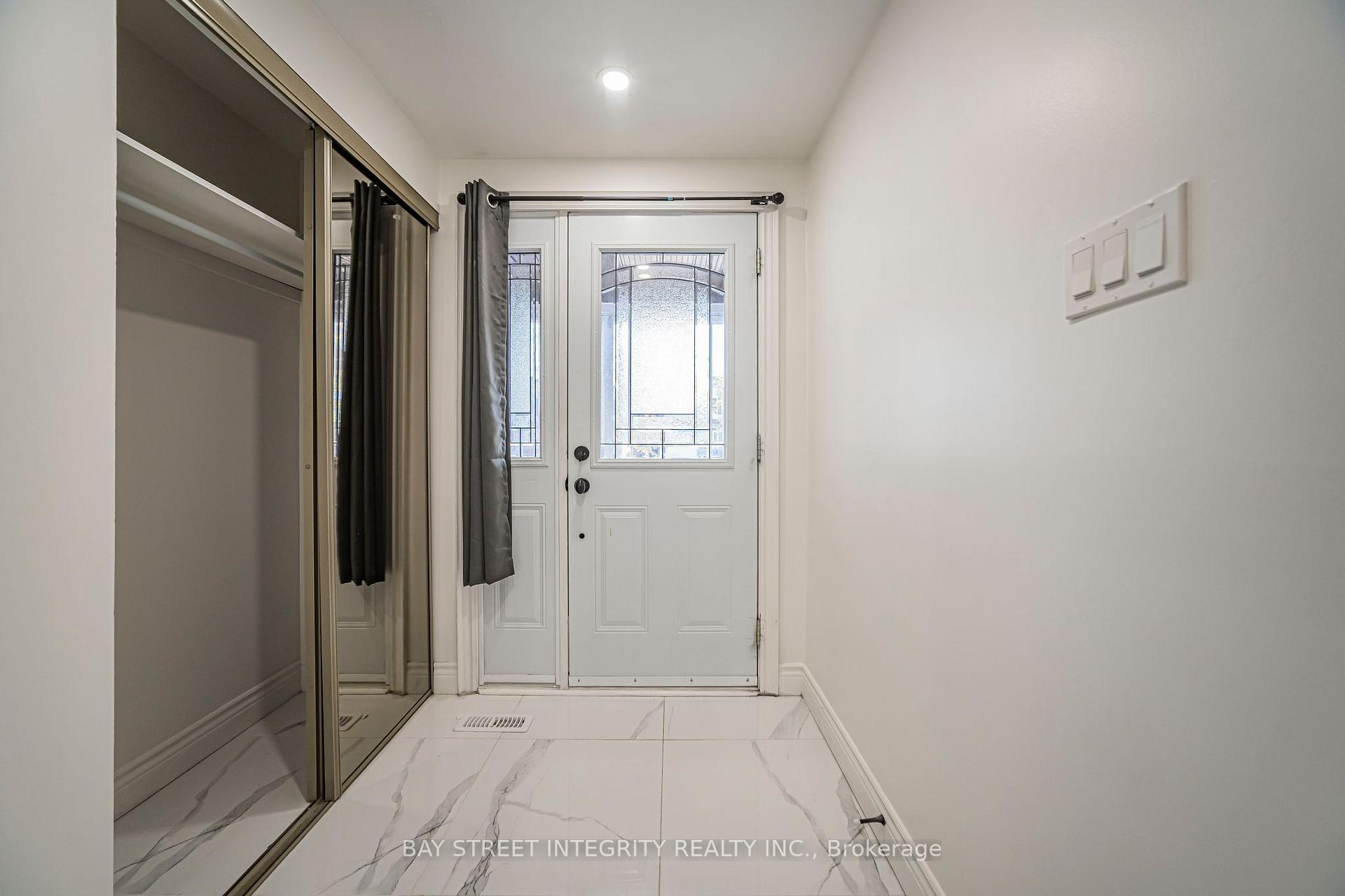 Photo 5 of 28 Fawndale Crescent, Scarborough, Steeles — HOMEH