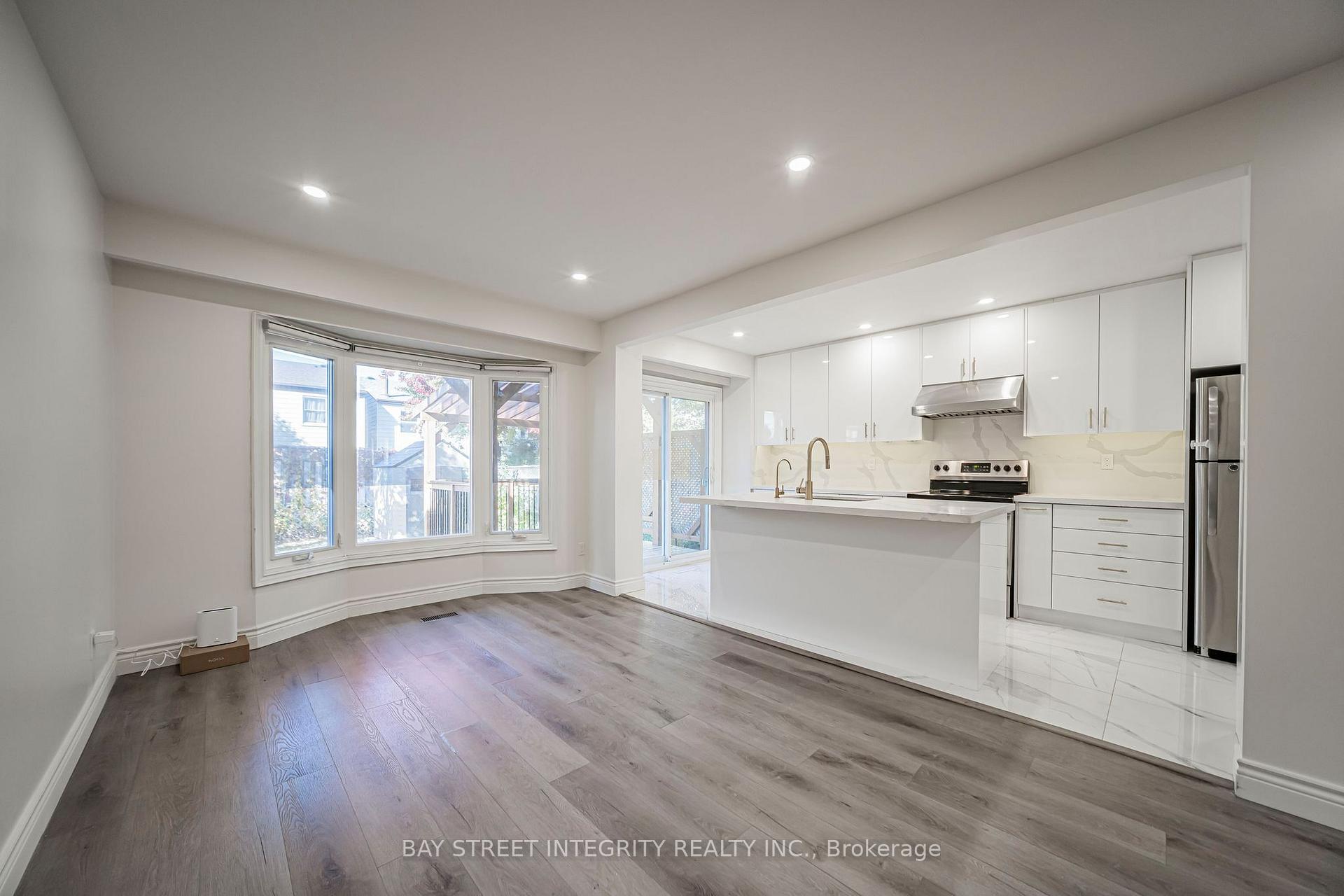 Photo 7 of 28 Fawndale Crescent, Scarborough, Steeles — HOMEH