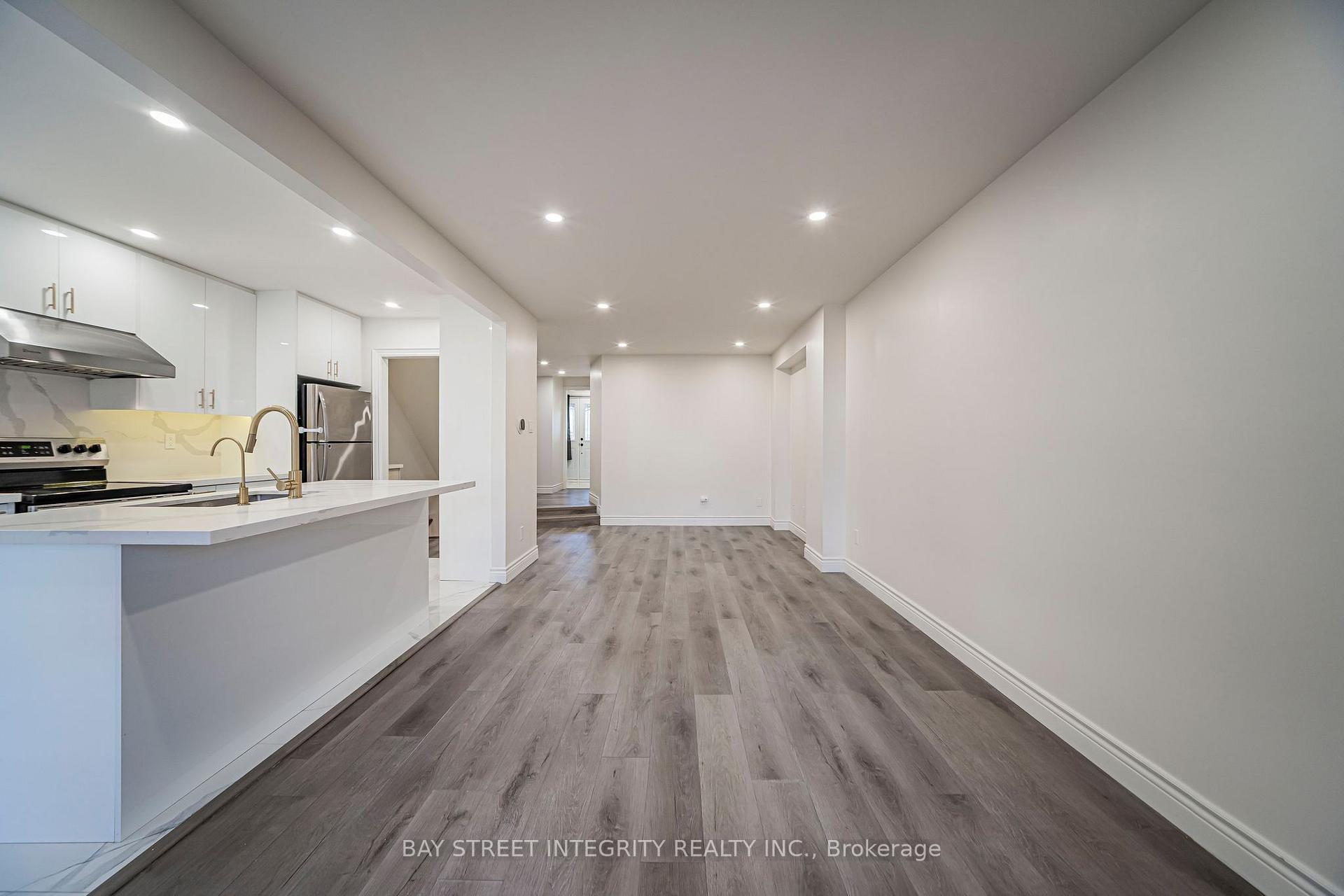Photo 9 of 28 Fawndale Crescent, Scarborough, Steeles — HOMEH