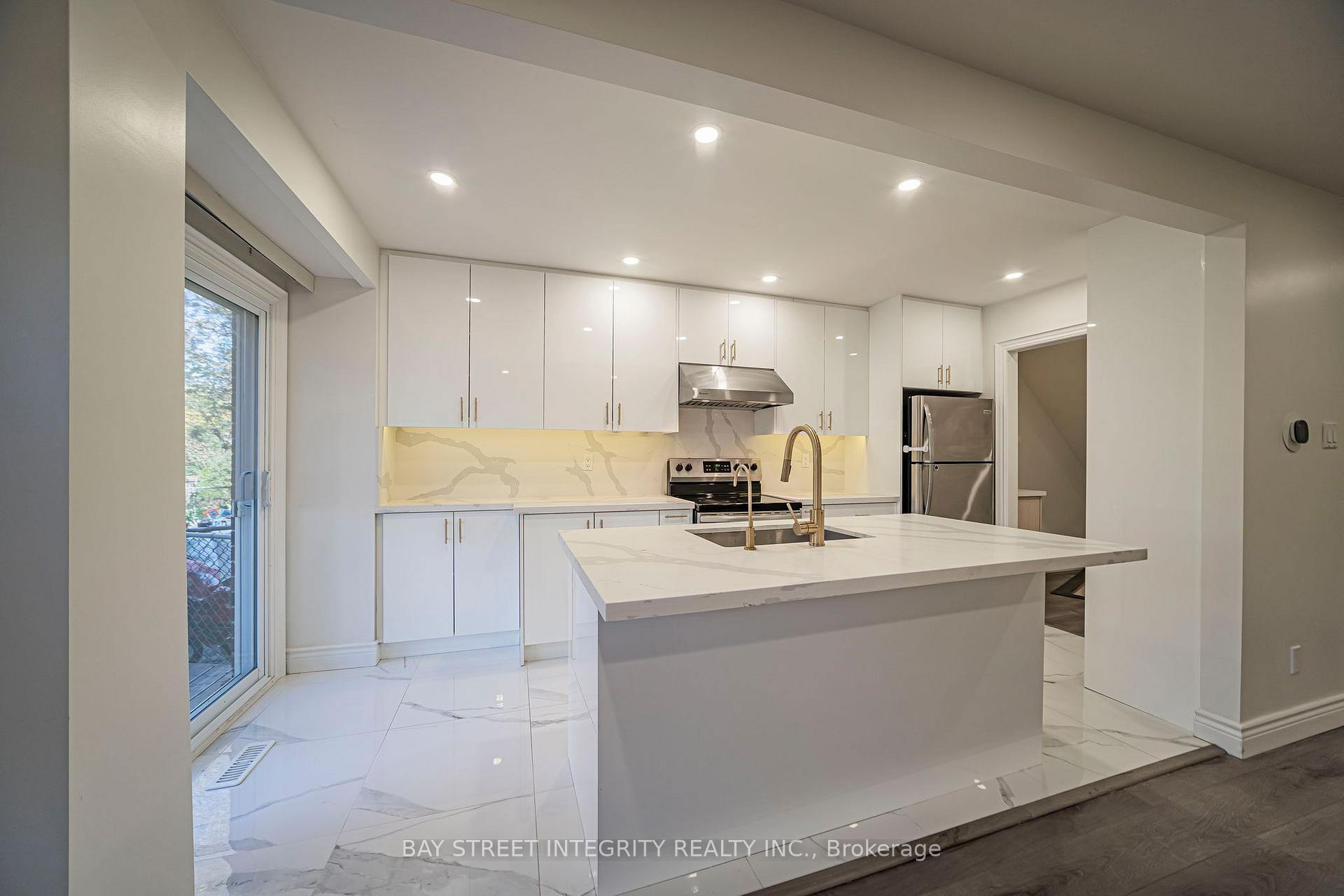 Photo 10 of 28 Fawndale Crescent, Scarborough, Steeles — HOMEH
