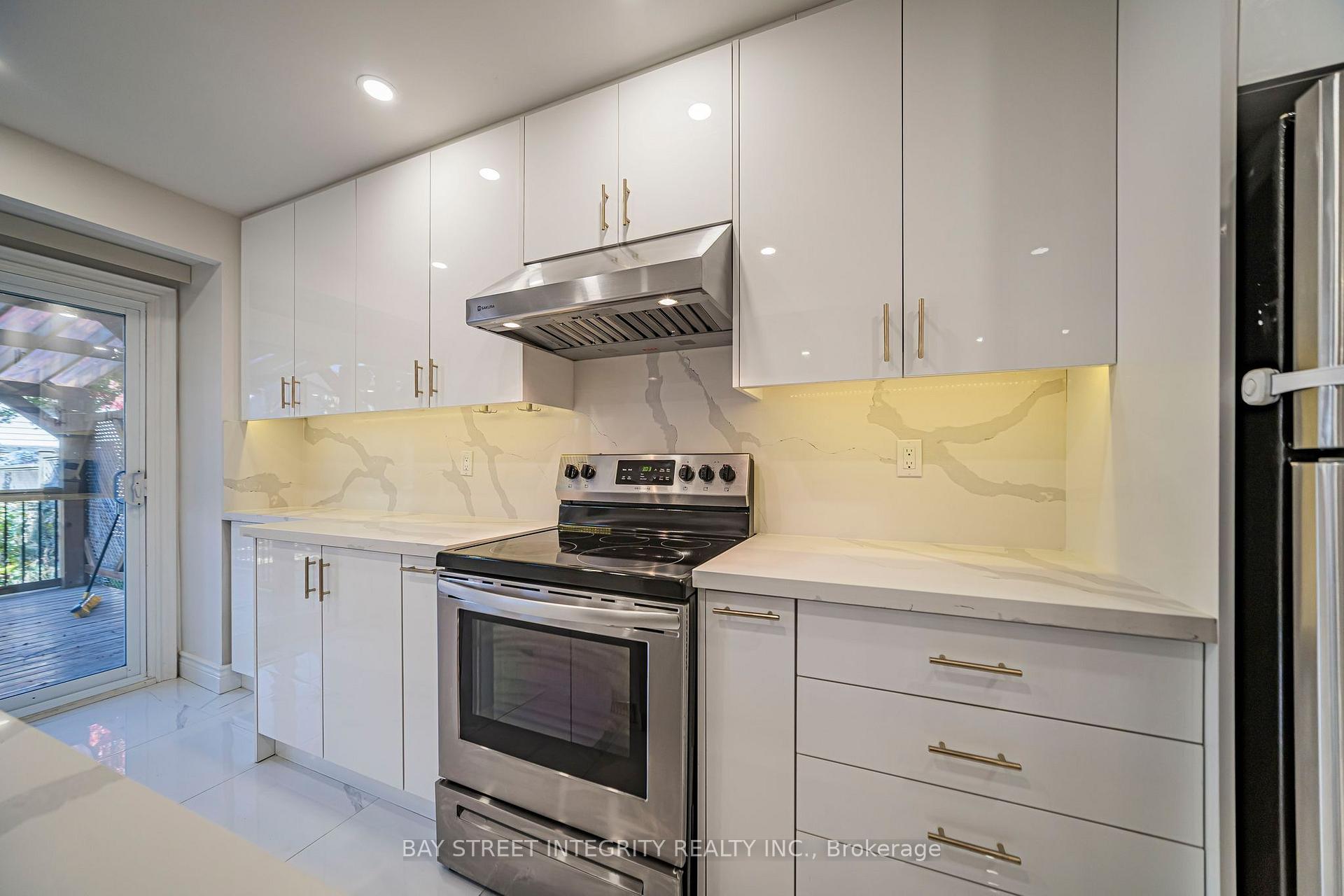 Photo 11 of 28 Fawndale Crescent, Scarborough, Steeles — HOMEH
