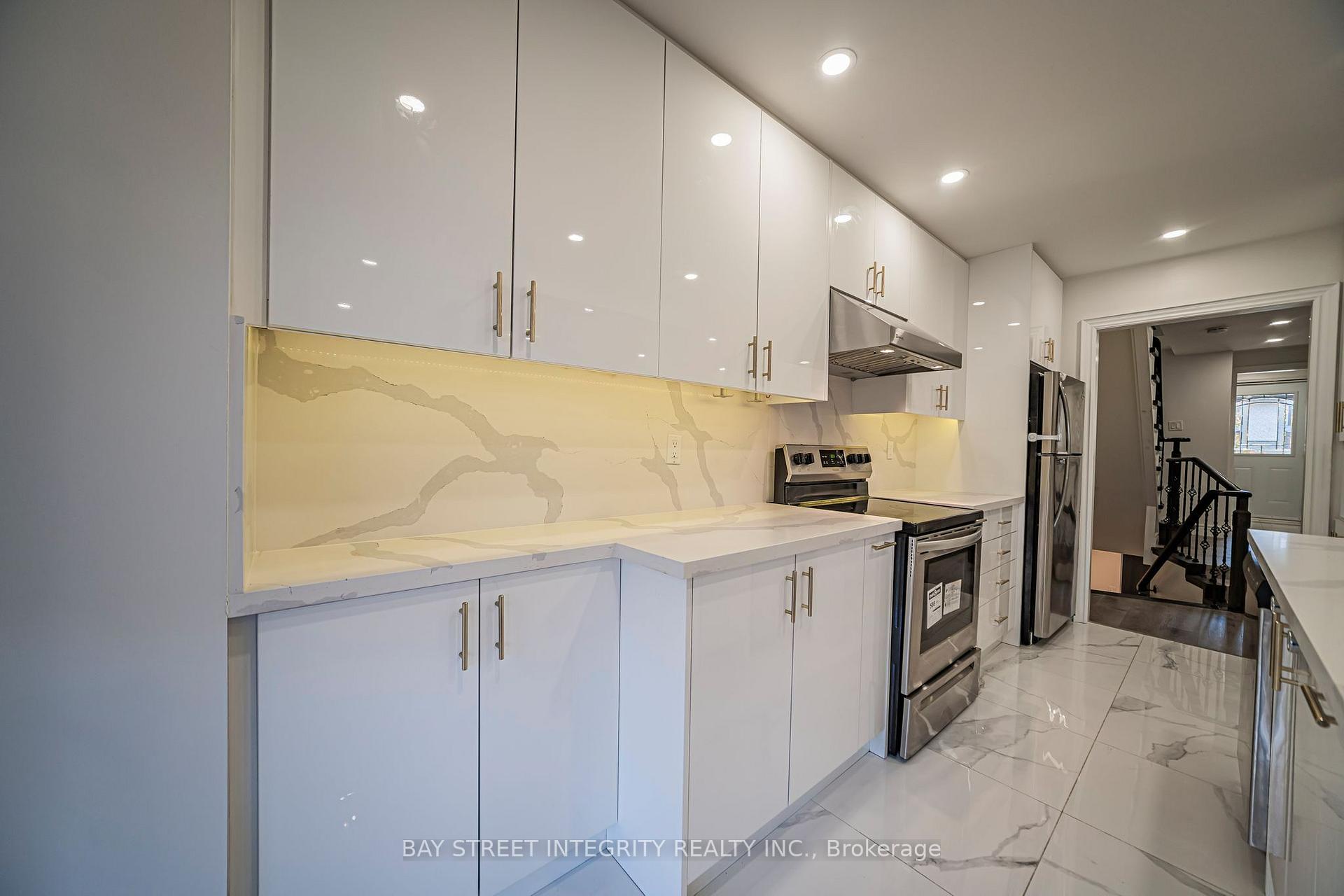 Photo 13 of 28 Fawndale Crescent, Scarborough, Steeles — HOMEH